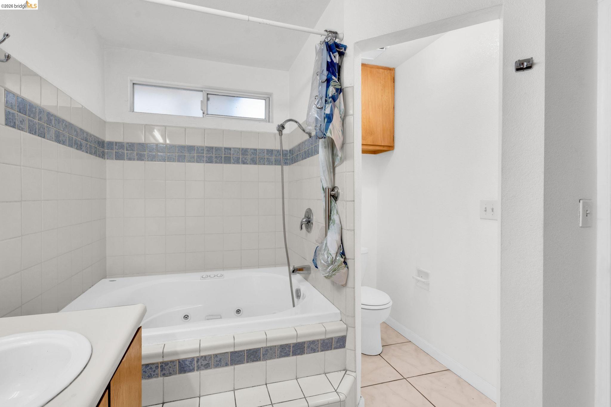 Detail Gallery Image 19 of 44 For 1258 Lloyd Thayer Cir, Stockton,  CA 95206 - 4 Beds | 2/1 Baths