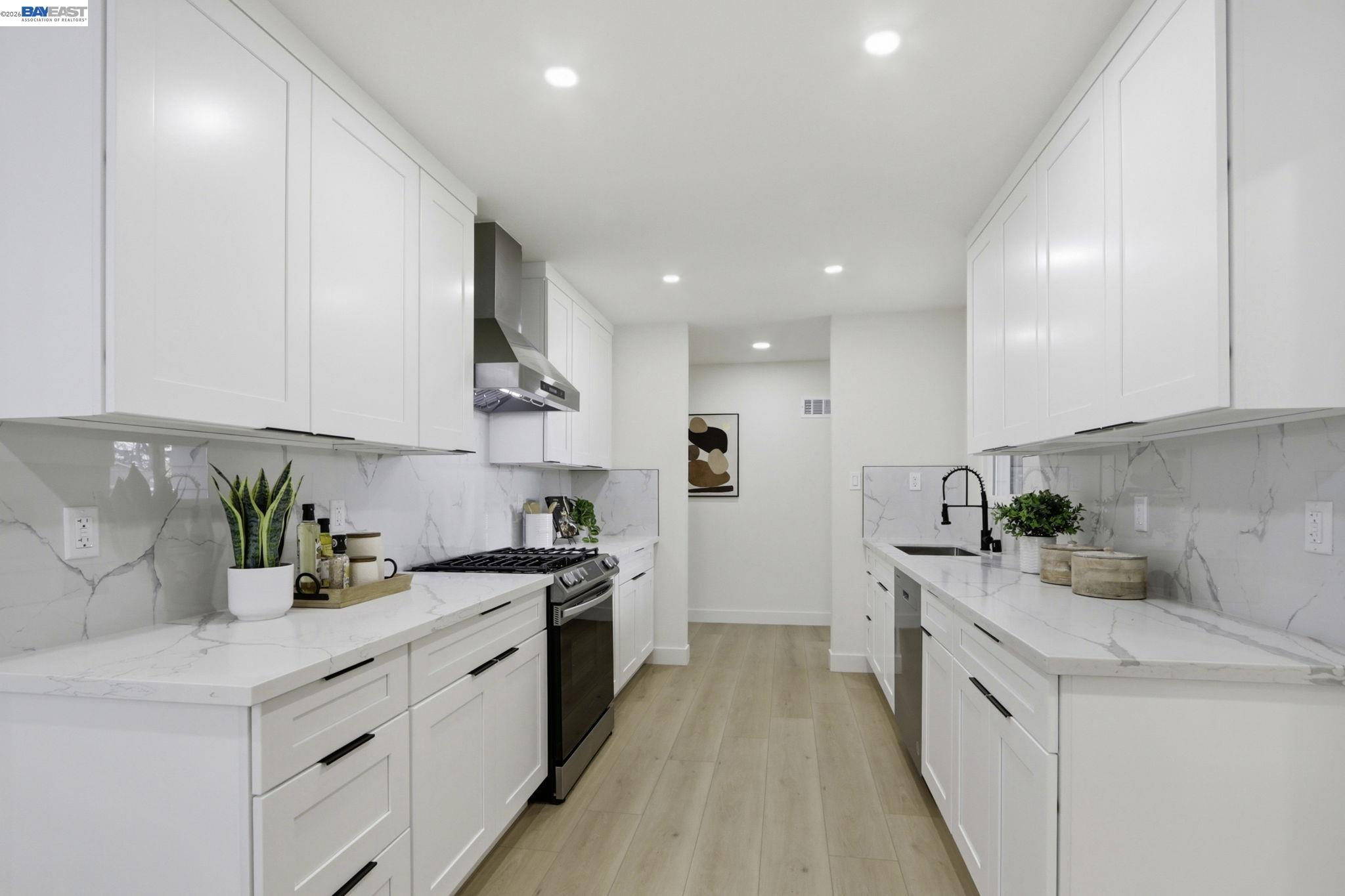 Detail Gallery Image 7 of 26 For 1679 Catalonia Way, San Jose,  CA 95125 - 3 Beds | 2 Baths