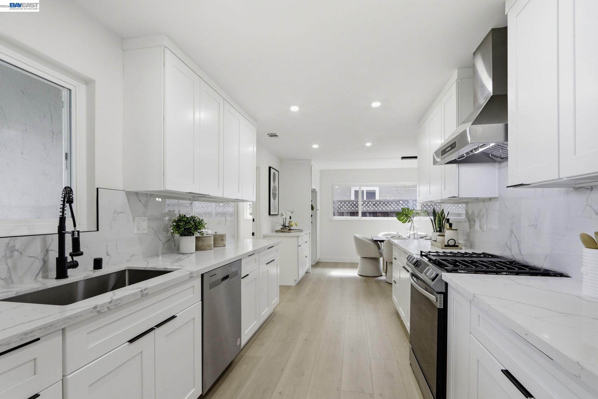 Detail Gallery Image 8 of 26 For 1679 Catalonia Way, San Jose,  CA 95125 - 3 Beds | 2 Baths