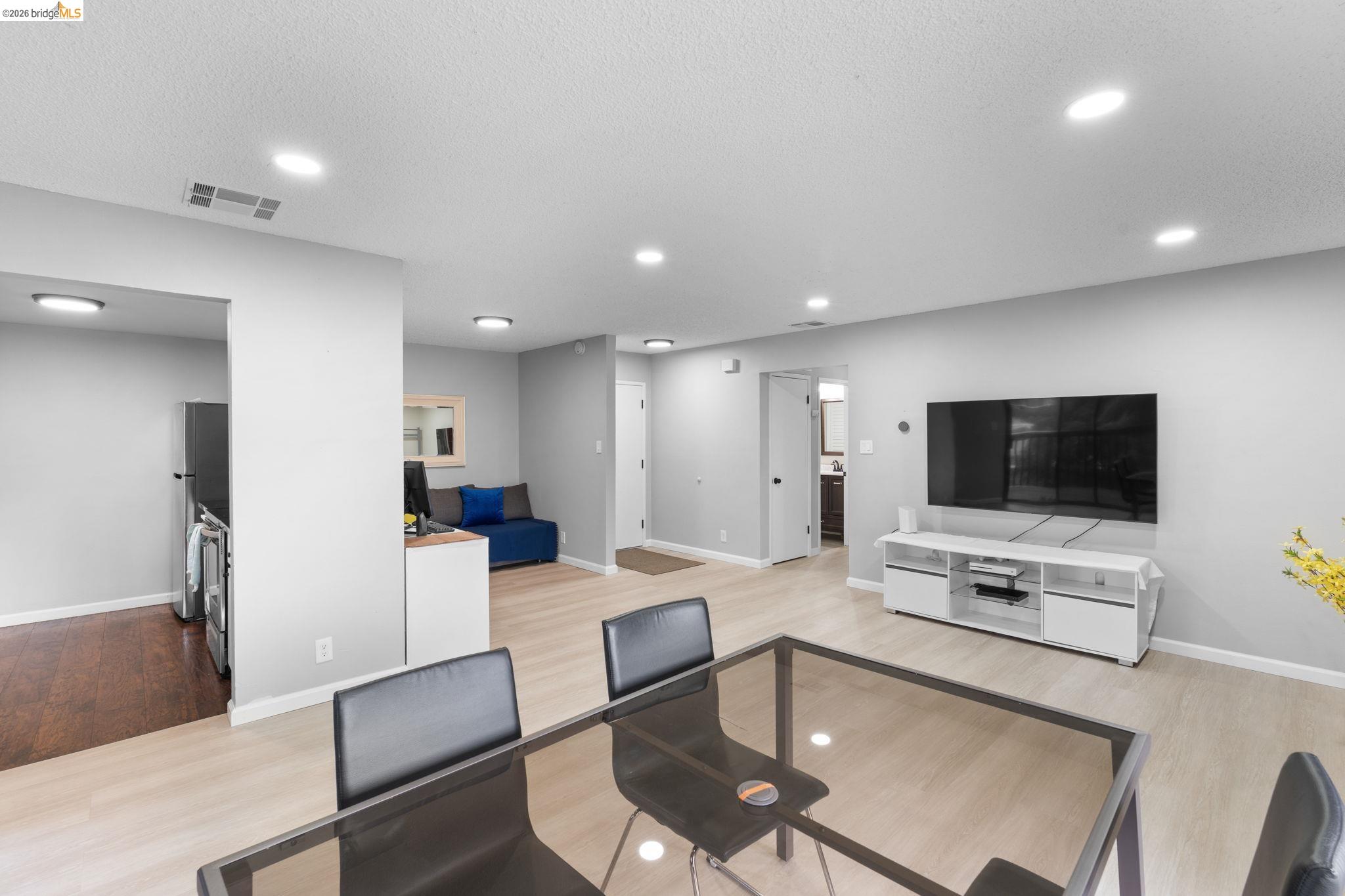 Photo #1: 41131724 Listing: Photo #1