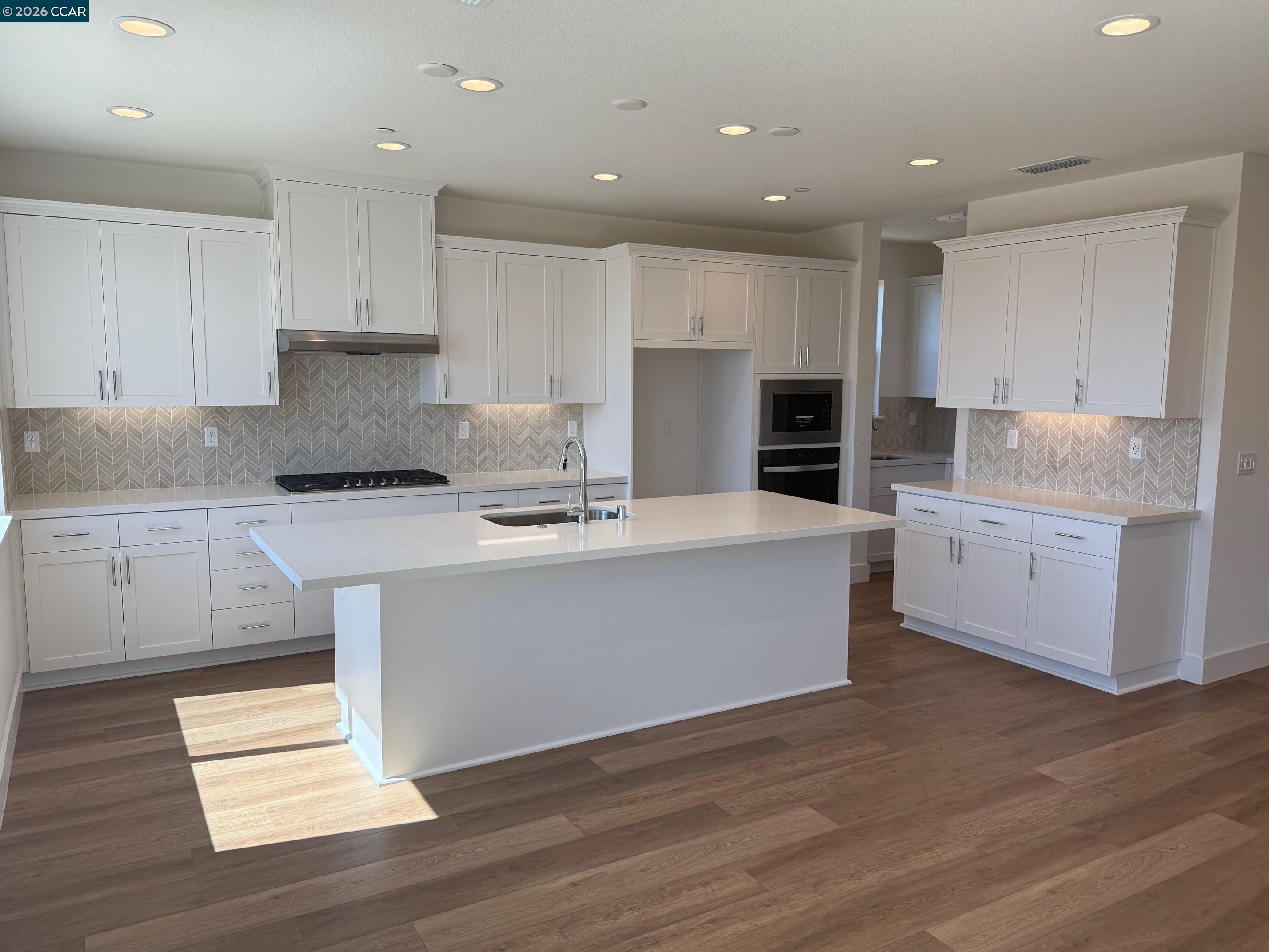 Detail Gallery Image 2 of 25 For 3576 Darnoch Ave., Lathrop,  CA 95330 - 5 Beds | 4/1 Baths