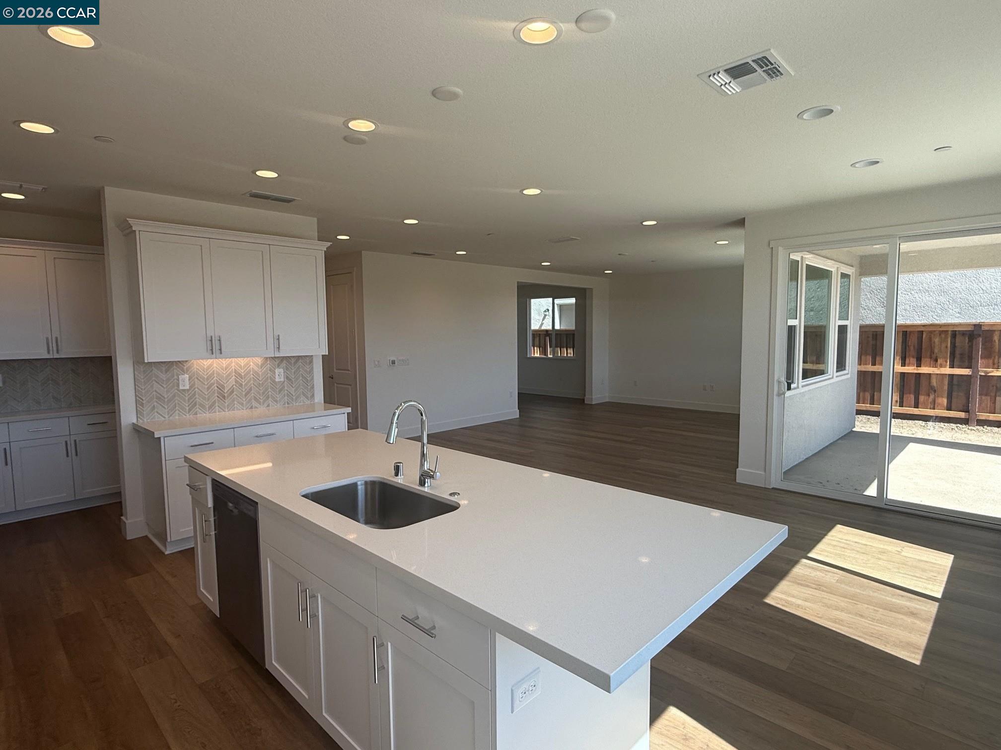 Detail Gallery Image 3 of 25 For 3576 Darnoch Ave., Lathrop,  CA 95330 - 5 Beds | 4/1 Baths