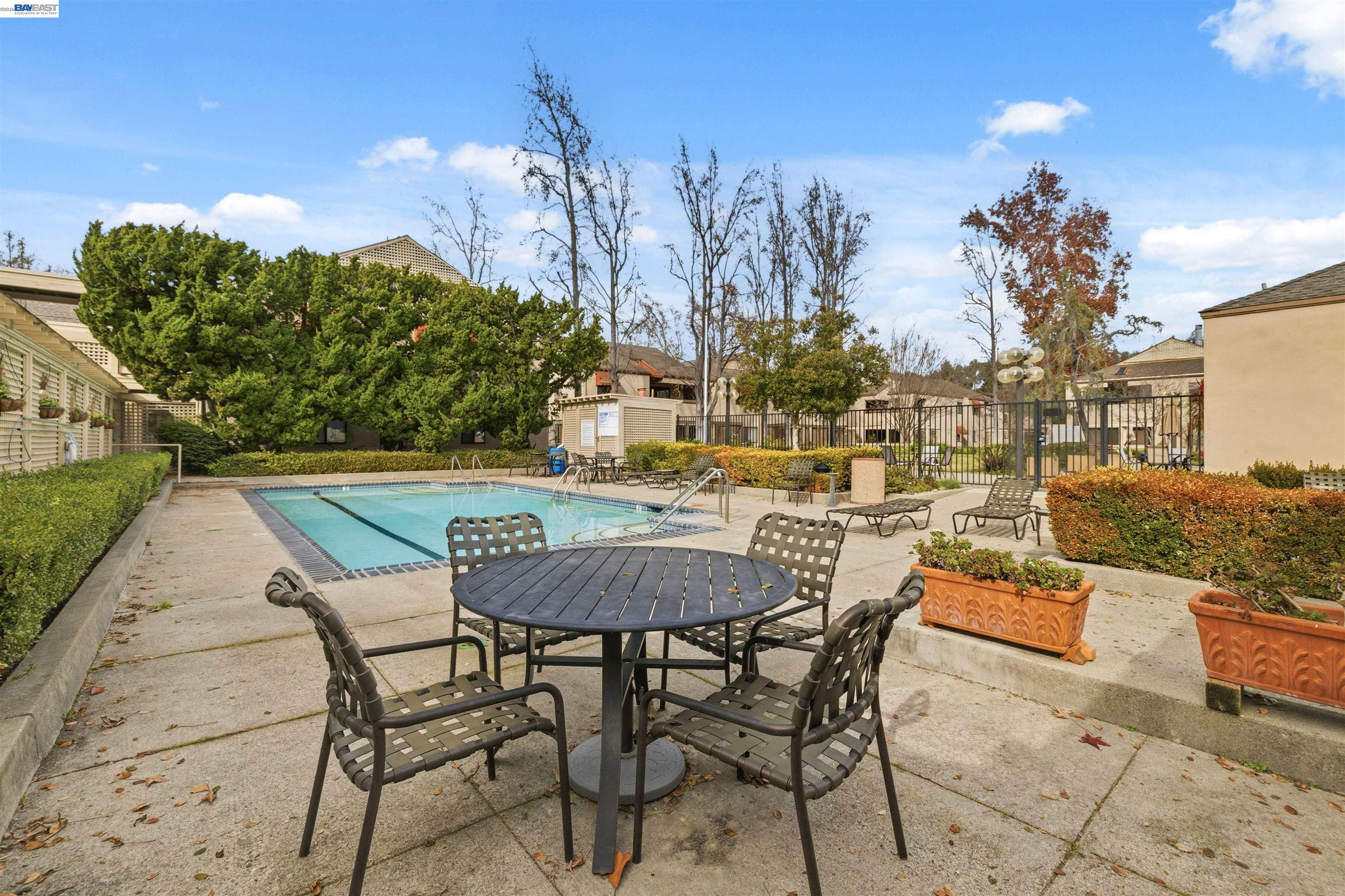 Detail Gallery Image 29 of 60 For 453 Alberto Way #D155,  Los Gatos,  CA 95032 - 3 Beds | 2 Baths
