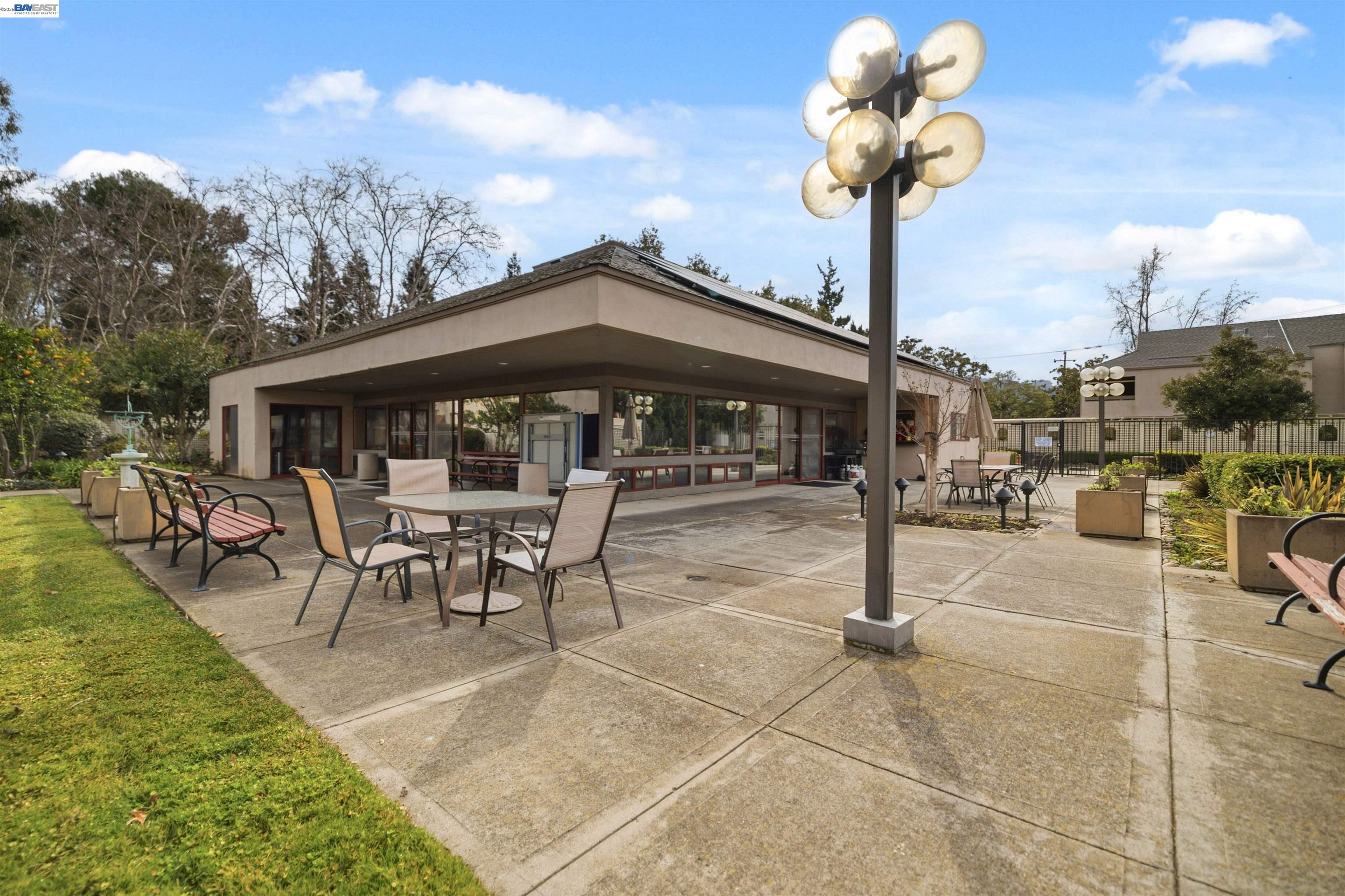 Detail Gallery Image 30 of 60 For 453 Alberto Way #D155,  Los Gatos,  CA 95032 - 3 Beds | 2 Baths