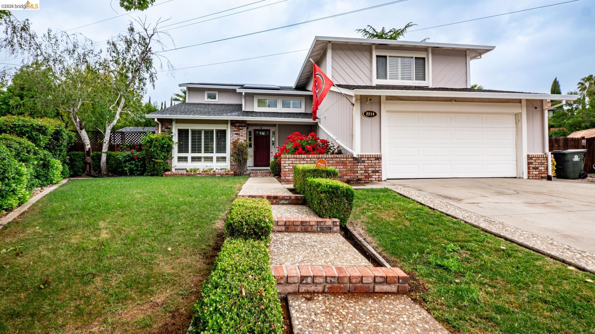 Detail Gallery Image 2 of 34 For 2214 Peyton Ct, Antioch,  CA 94509 - 5 Beds | 2/1 Baths