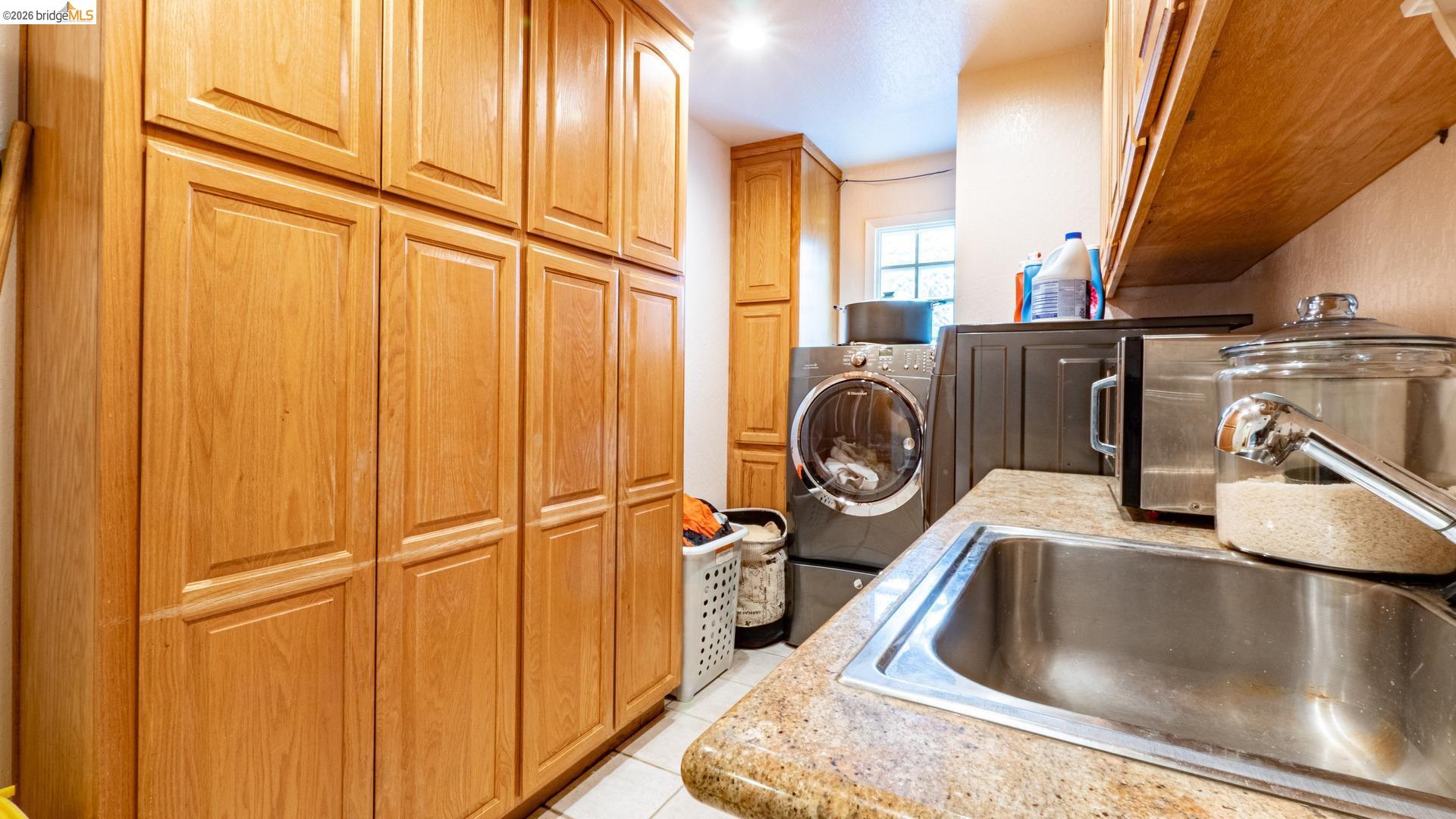 Detail Gallery Image 14 of 34 For 2214 Peyton Ct, Antioch,  CA 94509 - 5 Beds | 2/1 Baths