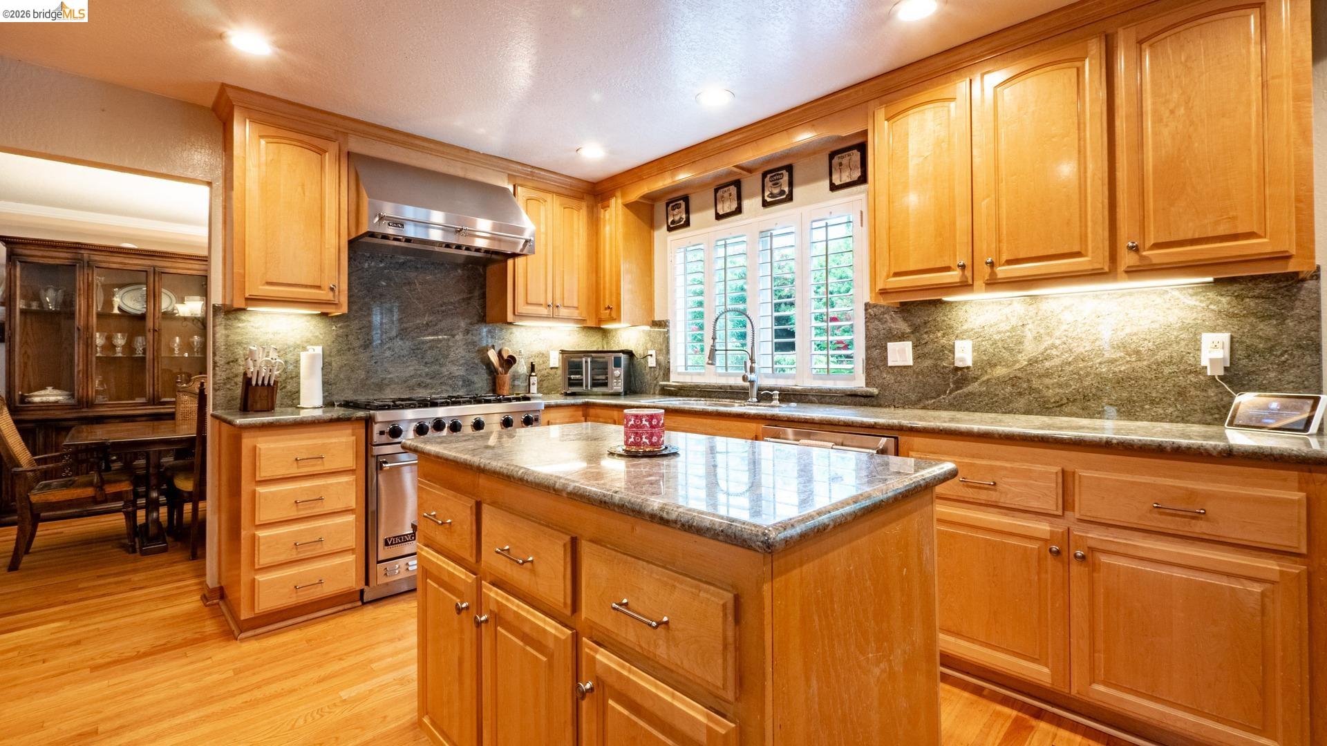 Detail Gallery Image 4 of 34 For 2214 Peyton Ct, Antioch,  CA 94509 - 5 Beds | 2/1 Baths