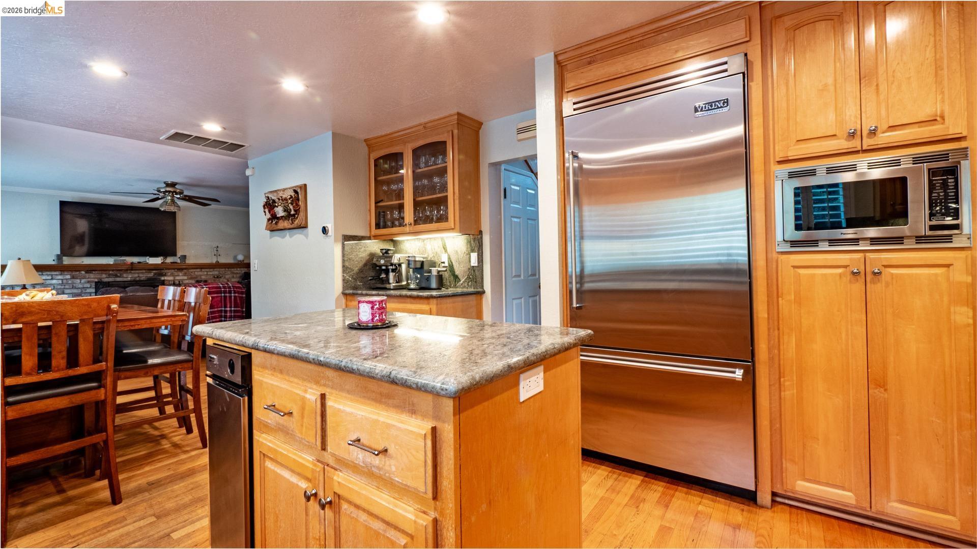 Detail Gallery Image 5 of 34 For 2214 Peyton Ct, Antioch,  CA 94509 - 5 Beds | 2/1 Baths