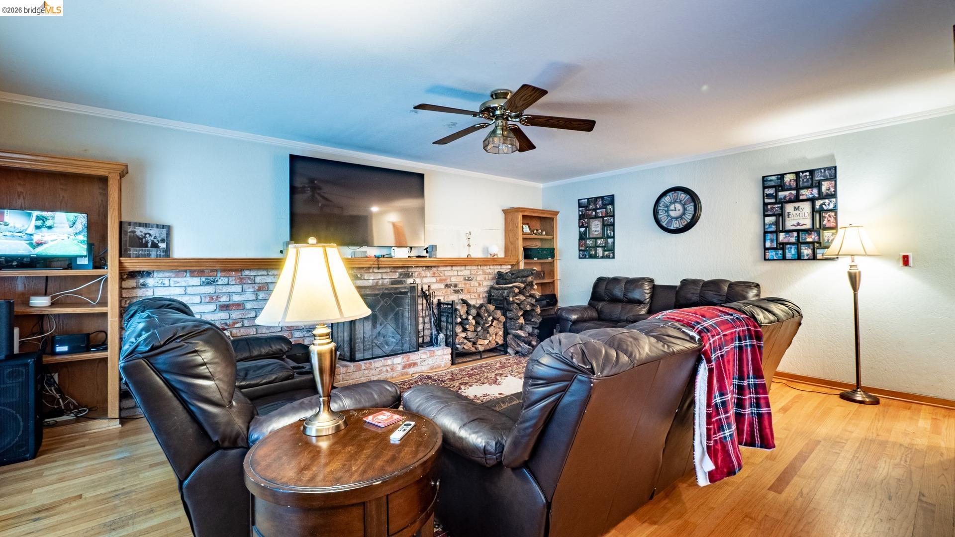 Detail Gallery Image 8 of 34 For 2214 Peyton Ct, Antioch,  CA 94509 - 5 Beds | 2/1 Baths