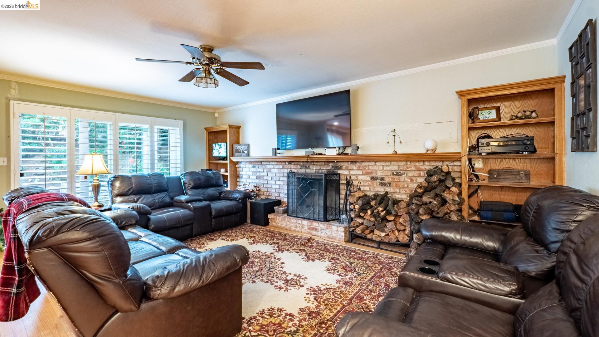 Detail Gallery Image 9 of 34 For 2214 Peyton Ct, Antioch,  CA 94509 - 5 Beds | 2/1 Baths