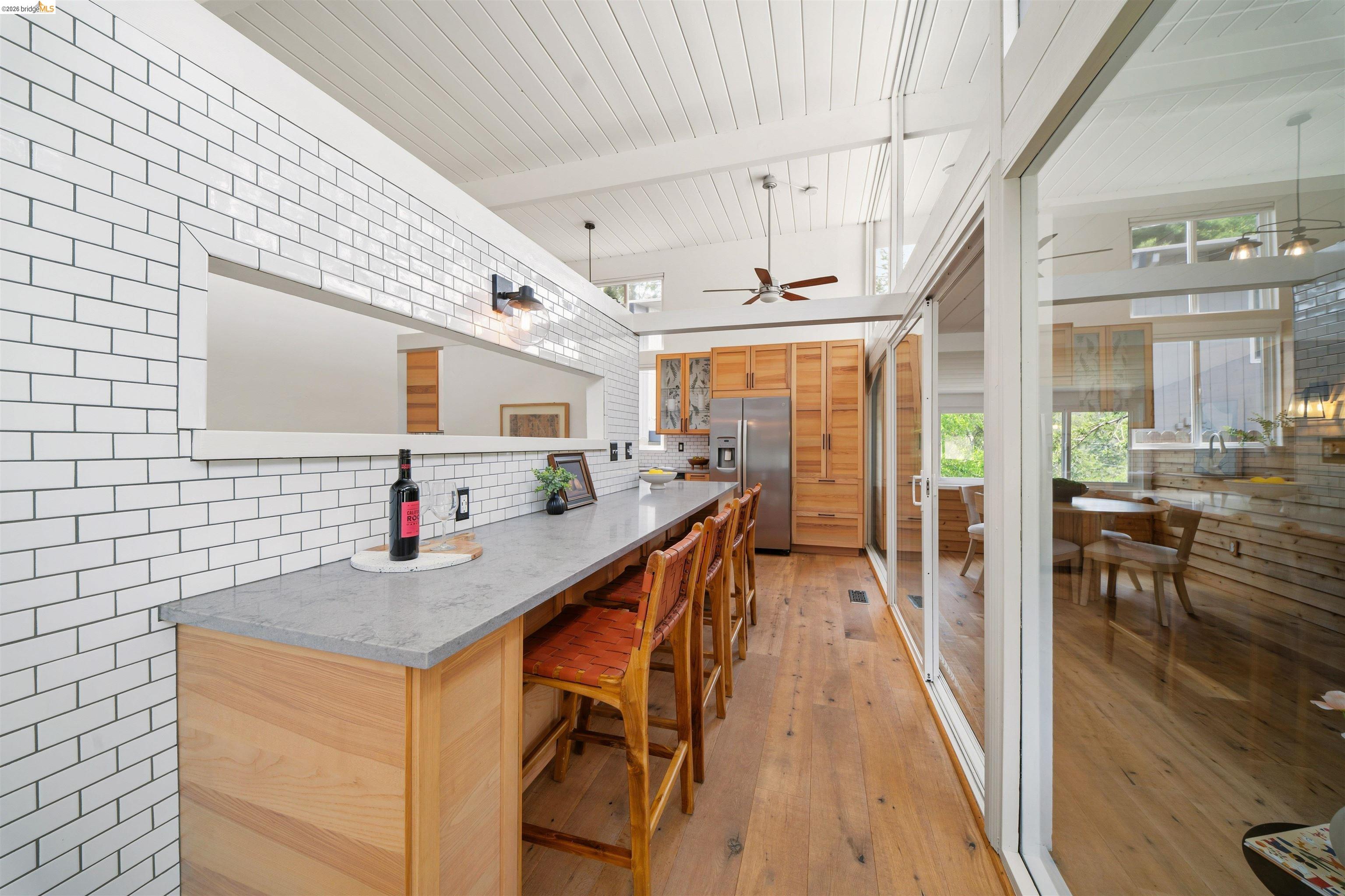 Detail Gallery Image 11 of 39 For 6406 Oakwood Dr, Oakland,  CA 94611 - 4 Beds | 3 Baths