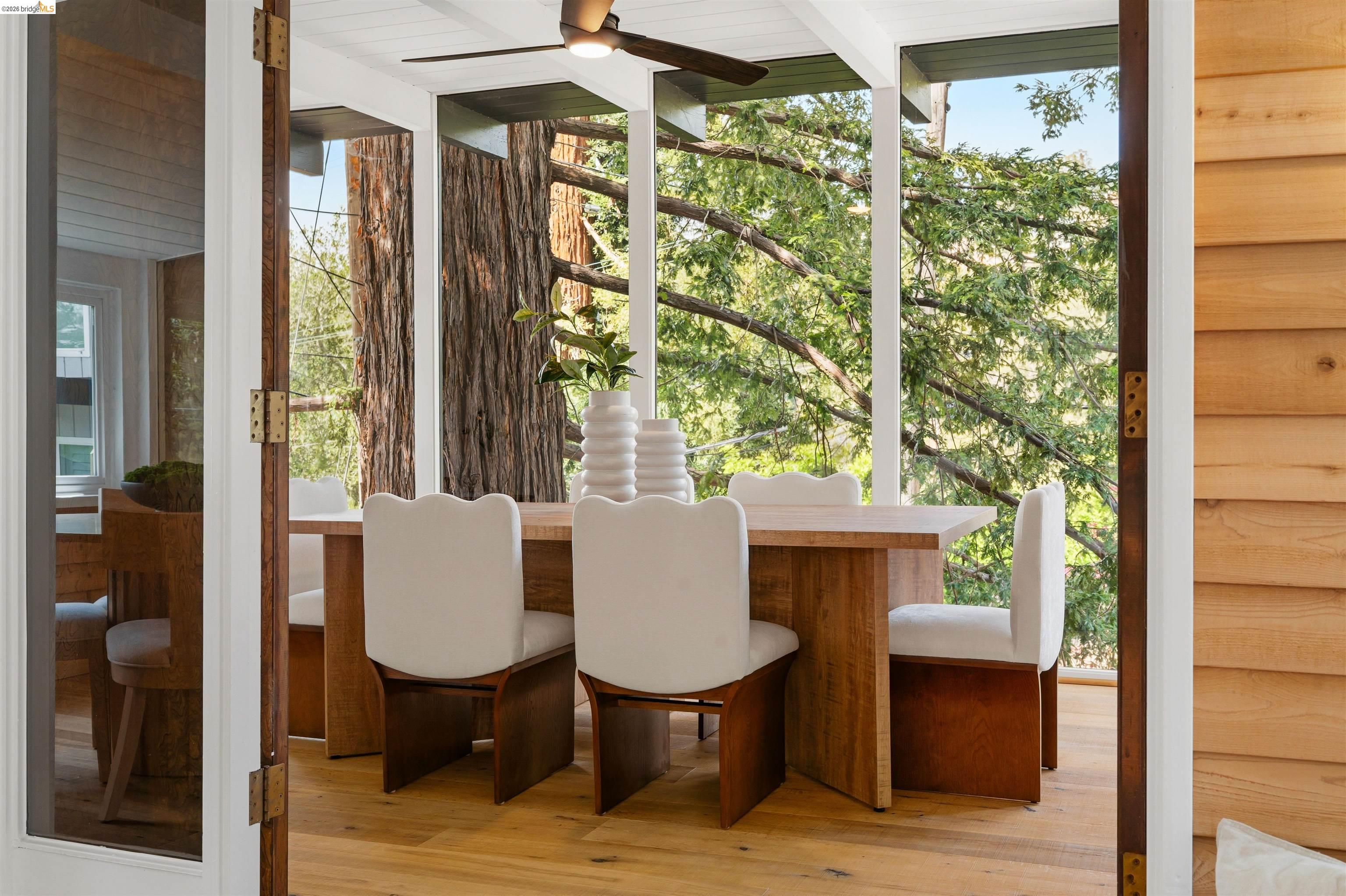 Detail Gallery Image 13 of 39 For 6406 Oakwood Dr, Oakland,  CA 94611 - 4 Beds | 3 Baths