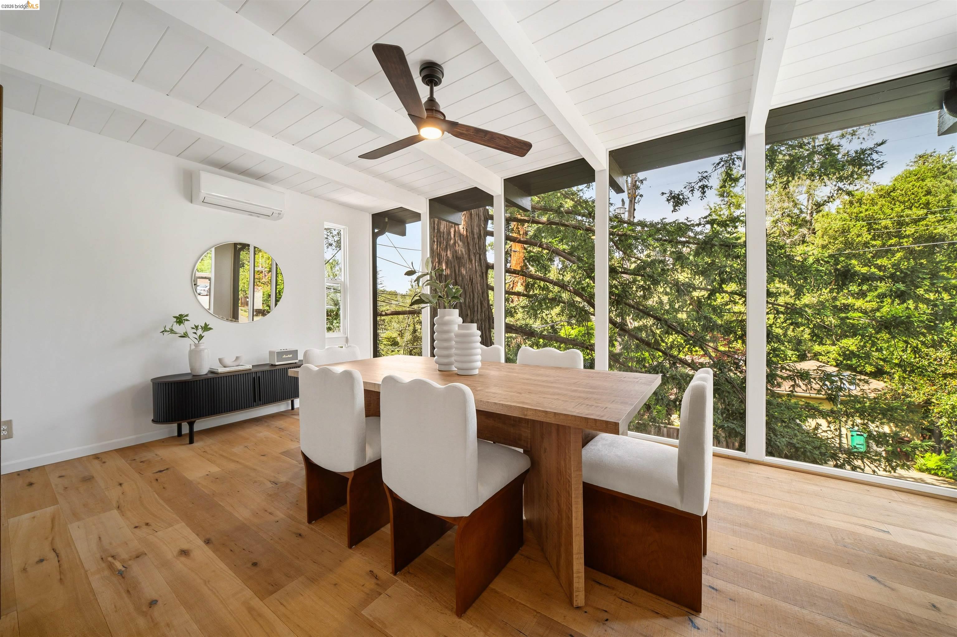 Detail Gallery Image 16 of 39 For 6406 Oakwood Dr, Oakland,  CA 94611 - 4 Beds | 3 Baths