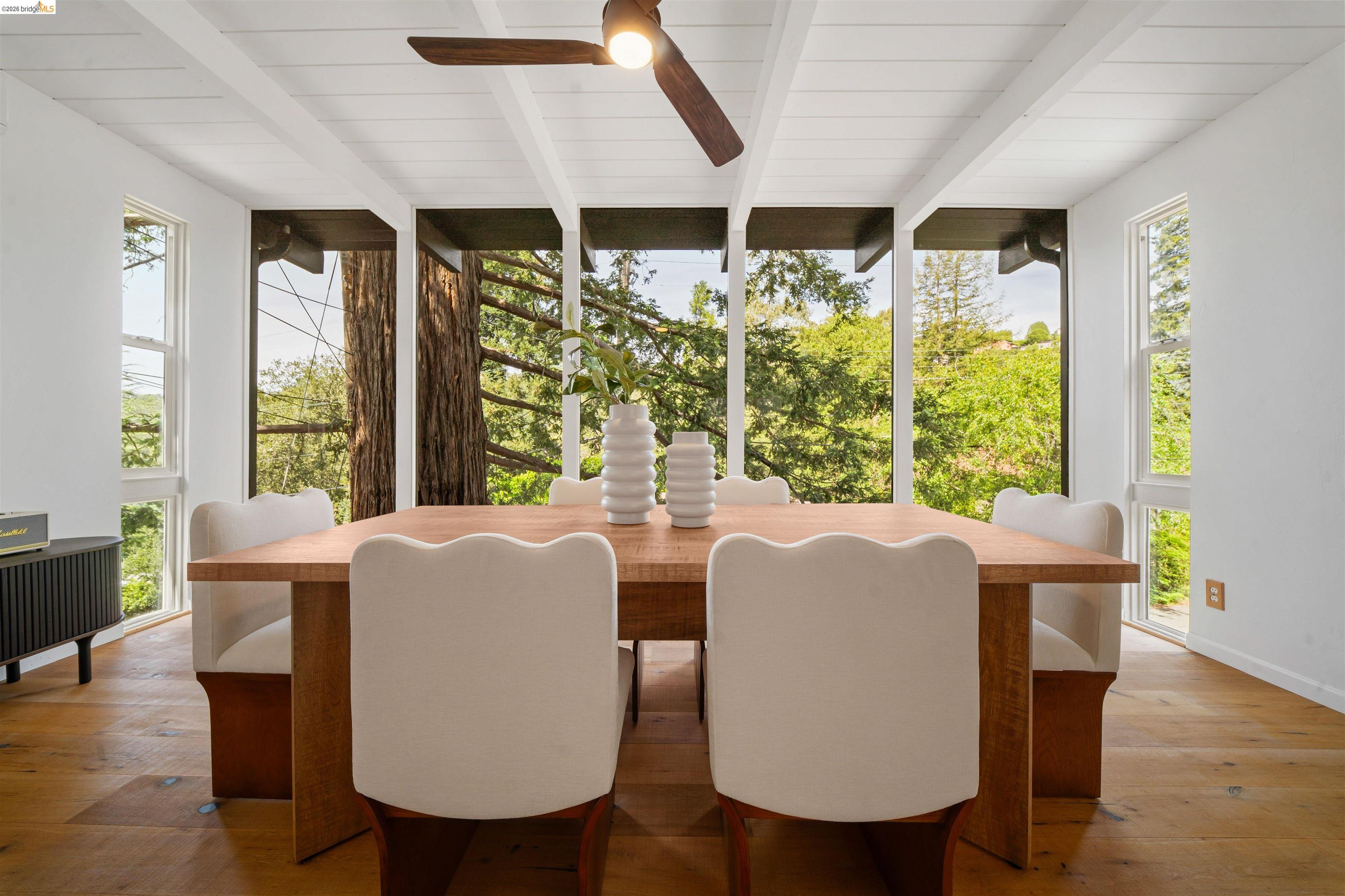 Detail Gallery Image 17 of 39 For 6406 Oakwood Dr, Oakland,  CA 94611 - 4 Beds | 3 Baths