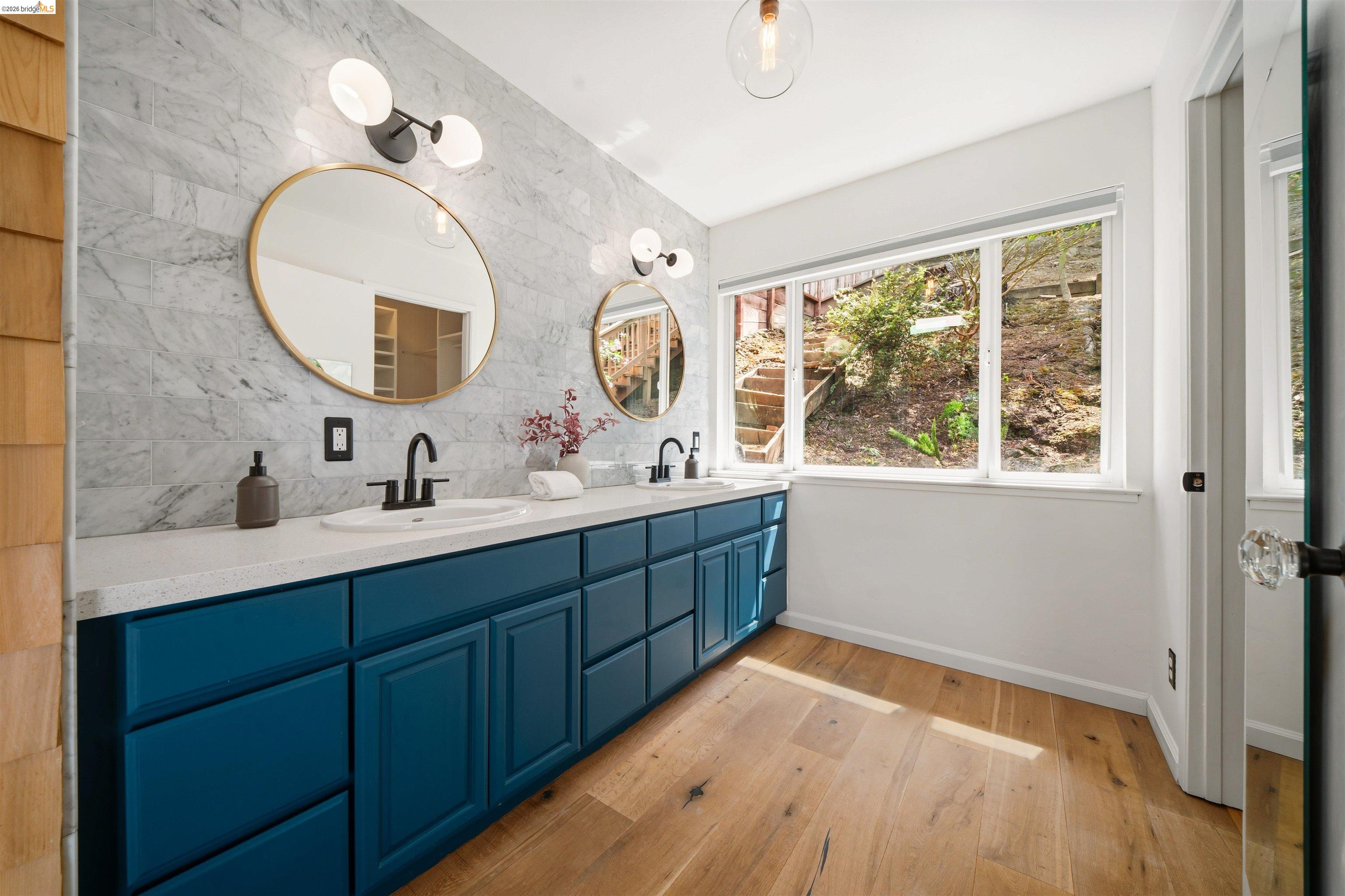 Detail Gallery Image 21 of 39 For 6406 Oakwood Dr, Oakland,  CA 94611 - 4 Beds | 3 Baths