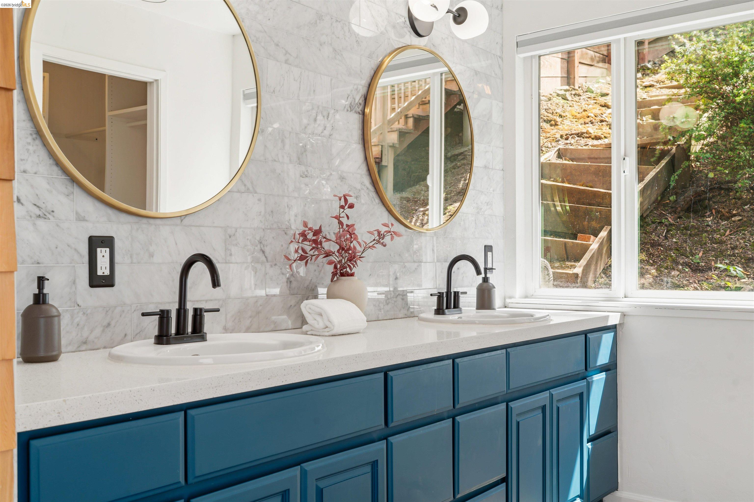 Detail Gallery Image 22 of 39 For 6406 Oakwood Dr, Oakland,  CA 94611 - 4 Beds | 3 Baths