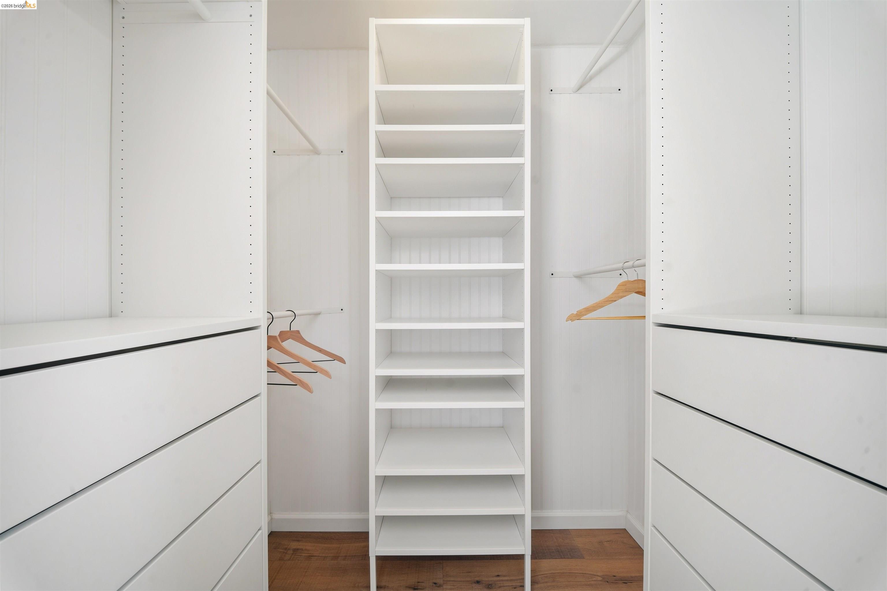 Detail Gallery Image 24 of 39 For 6406 Oakwood Dr, Oakland,  CA 94611 - 4 Beds | 3 Baths