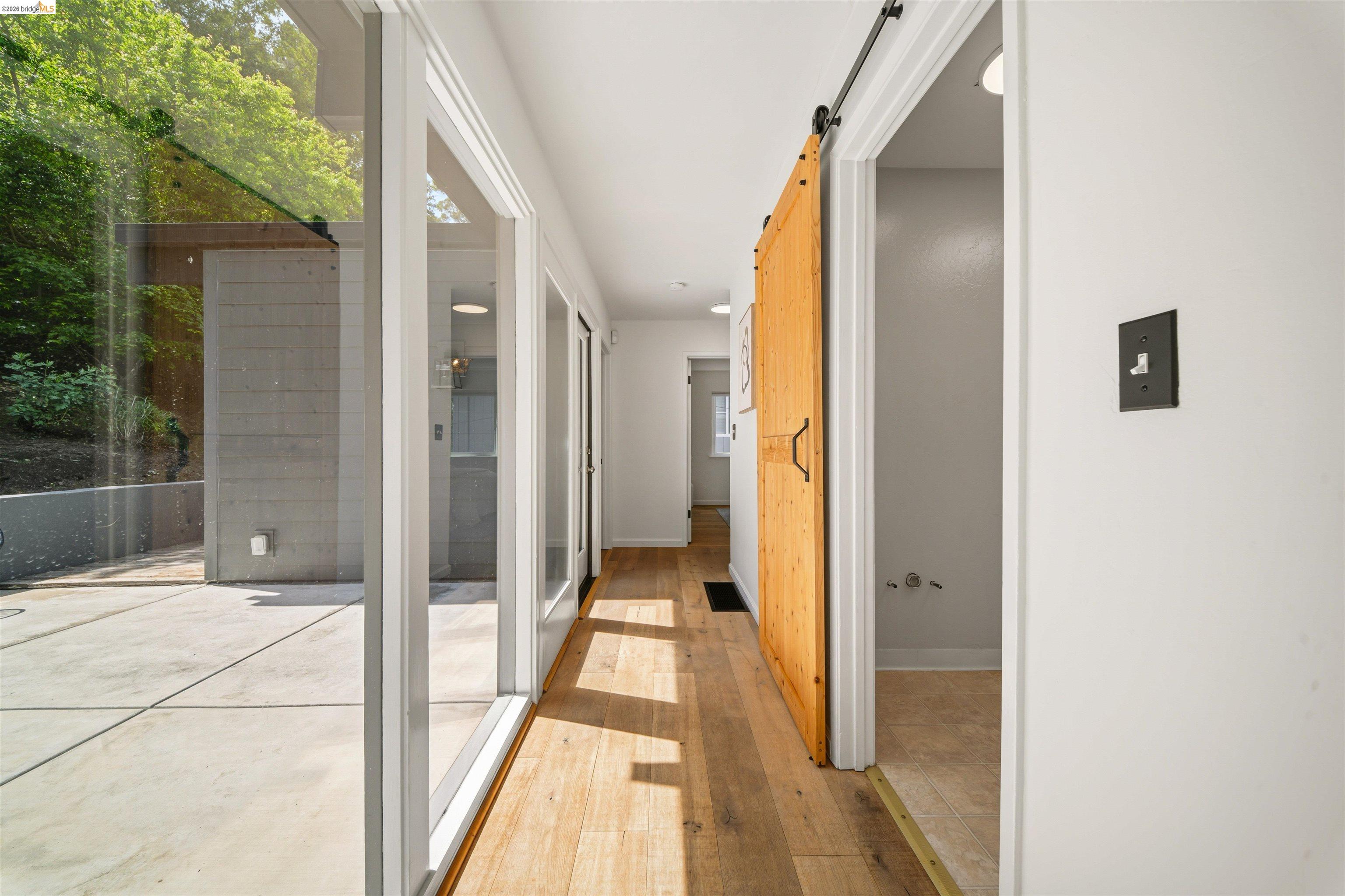 Detail Gallery Image 26 of 39 For 6406 Oakwood Dr, Oakland,  CA 94611 - 4 Beds | 3 Baths