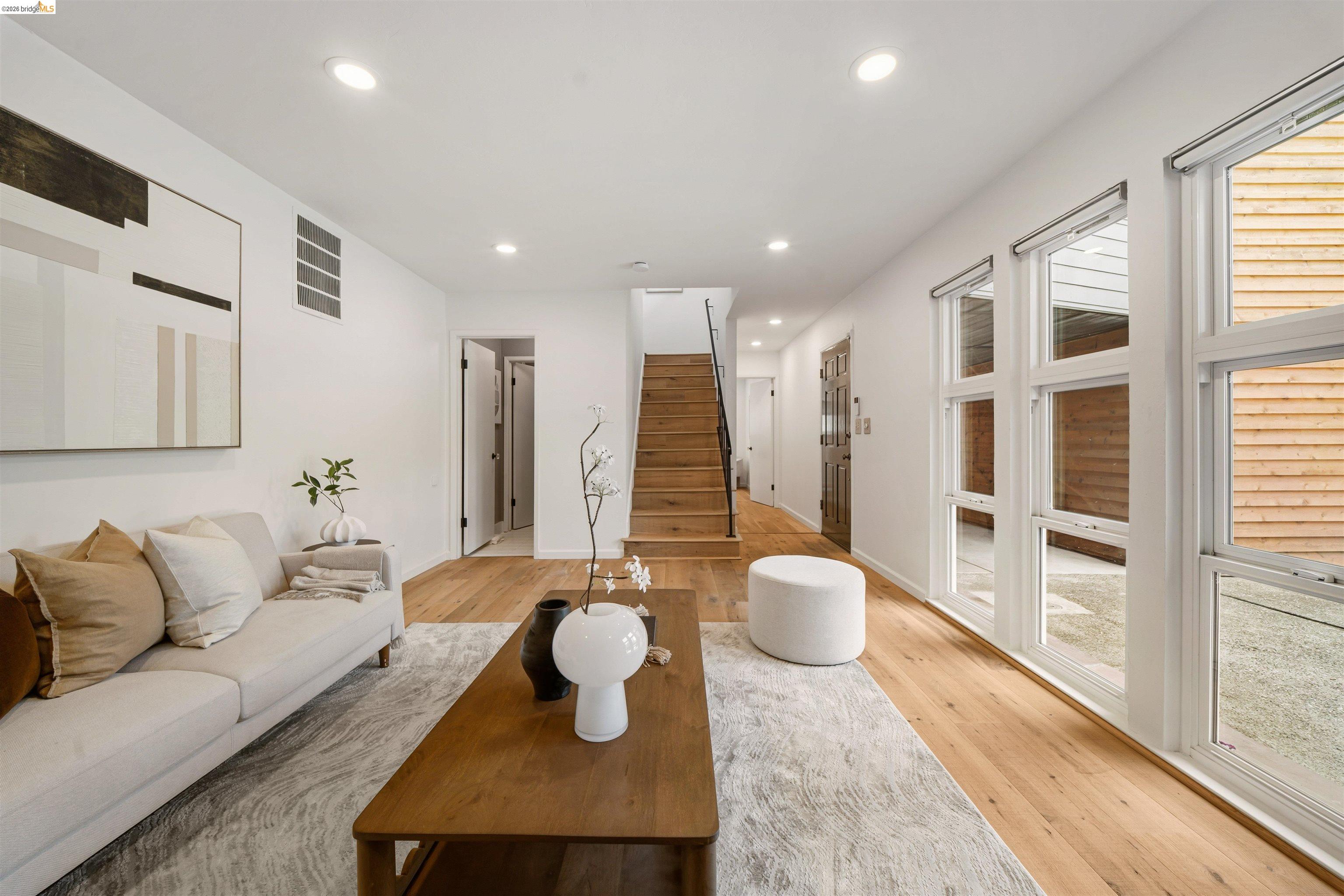 Detail Gallery Image 32 of 39 For 6406 Oakwood Dr, Oakland,  CA 94611 - 4 Beds | 3 Baths