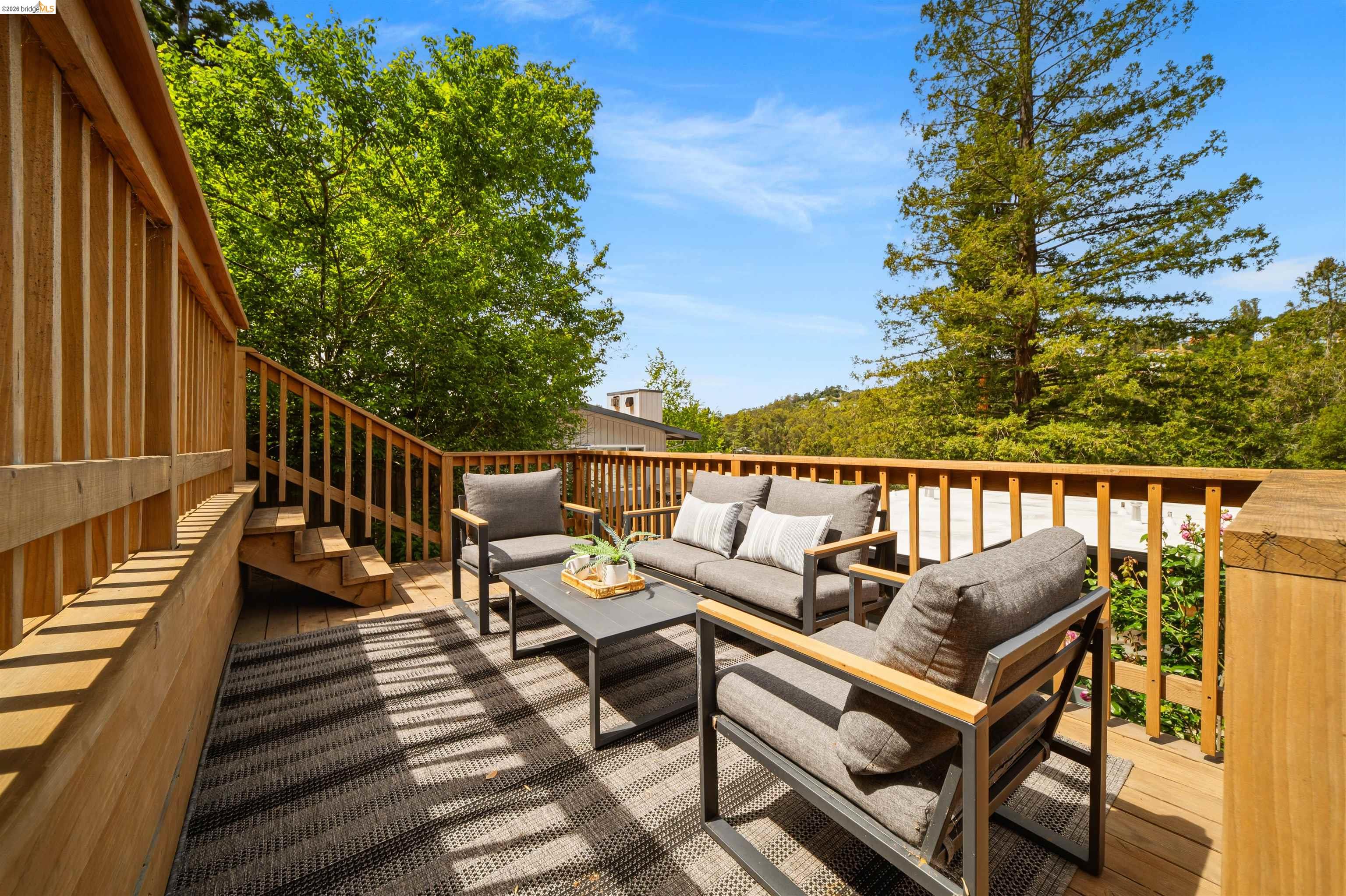 Detail Gallery Image 35 of 39 For 6406 Oakwood Dr, Oakland,  CA 94611 - 4 Beds | 3 Baths