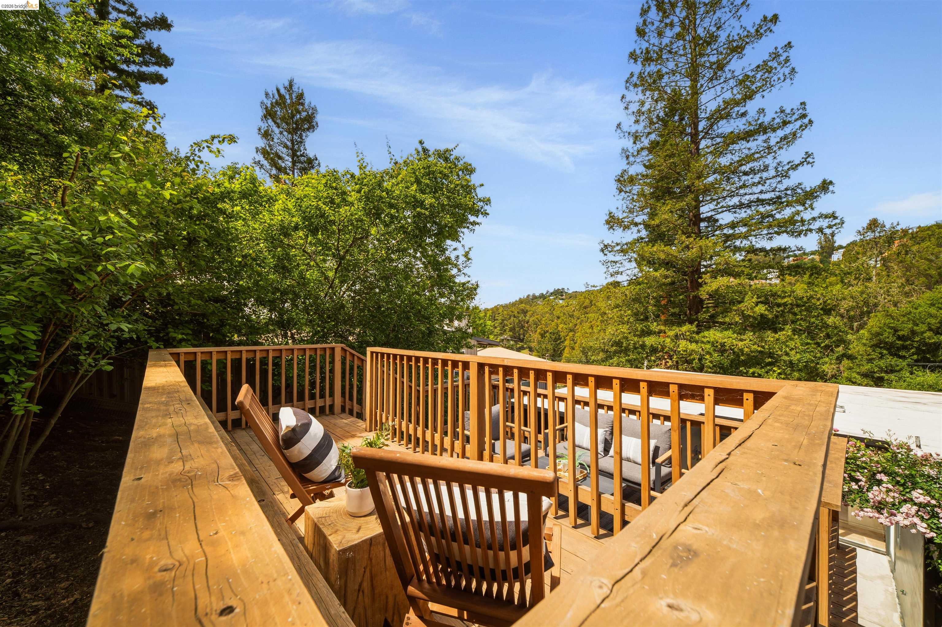 Detail Gallery Image 36 of 39 For 6406 Oakwood Dr, Oakland,  CA 94611 - 4 Beds | 3 Baths