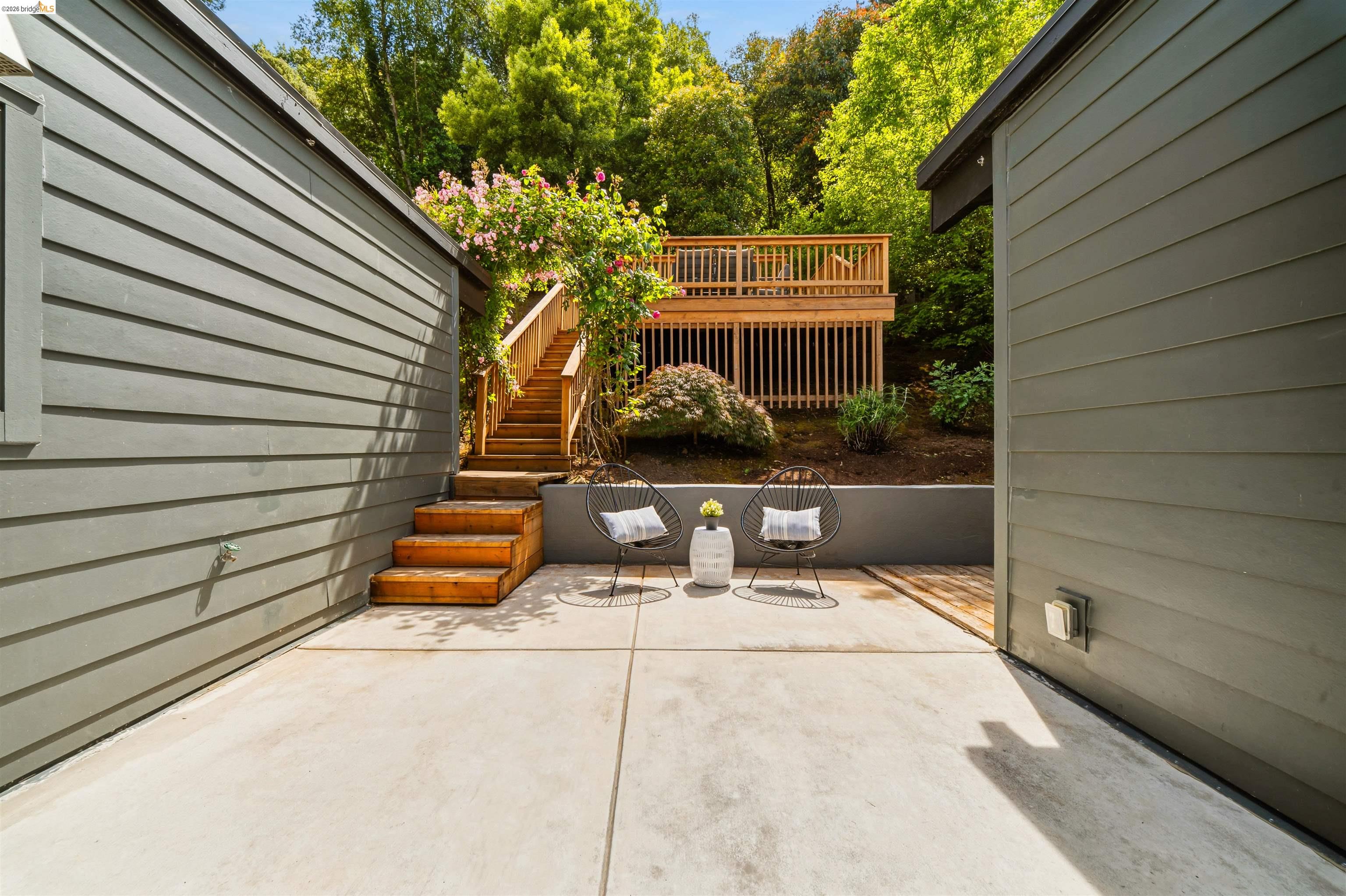 Detail Gallery Image 37 of 39 For 6406 Oakwood Dr, Oakland,  CA 94611 - 4 Beds | 3 Baths