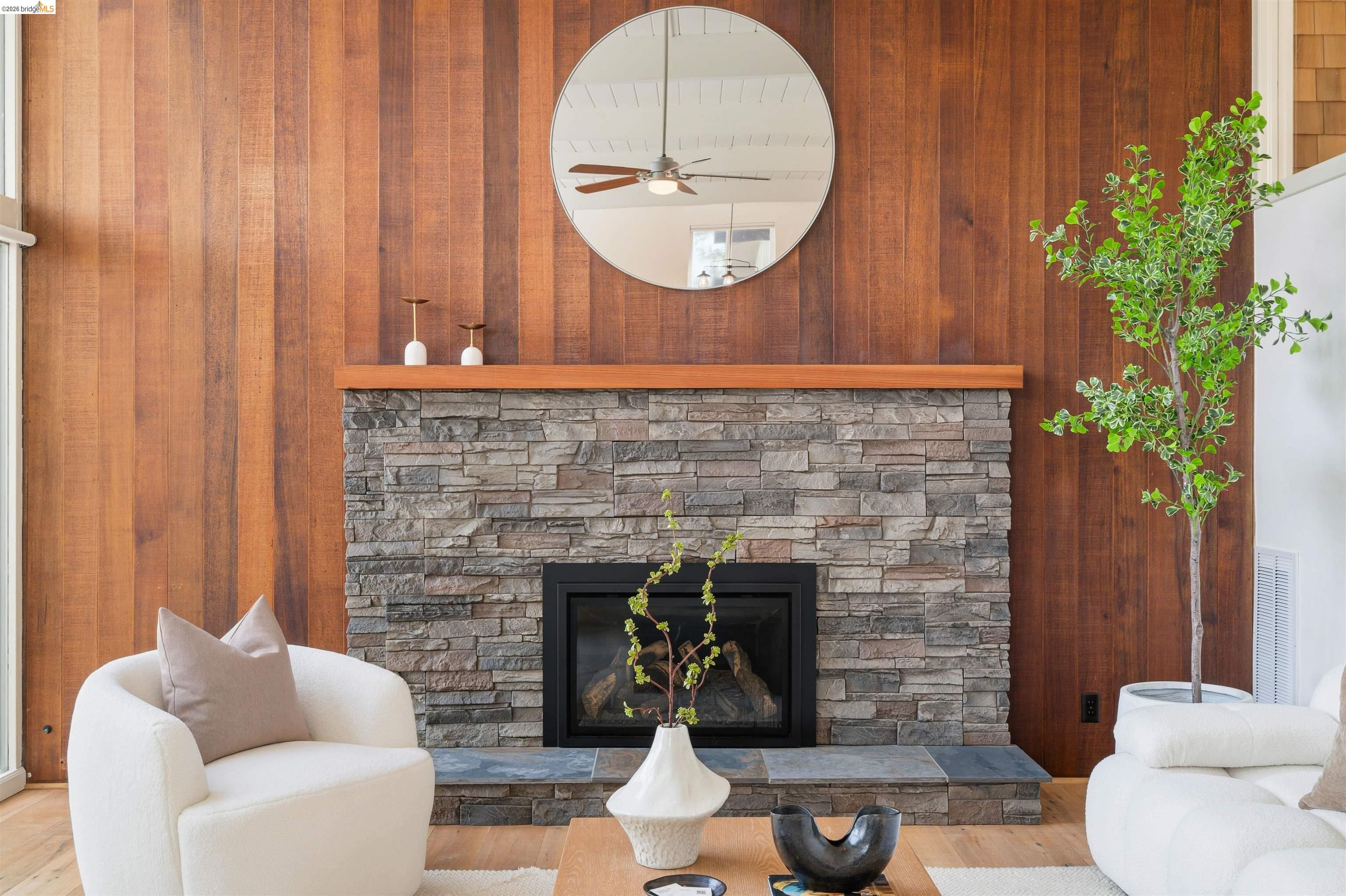 Detail Gallery Image 5 of 39 For 6406 Oakwood Dr, Oakland,  CA 94611 - 4 Beds | 3 Baths