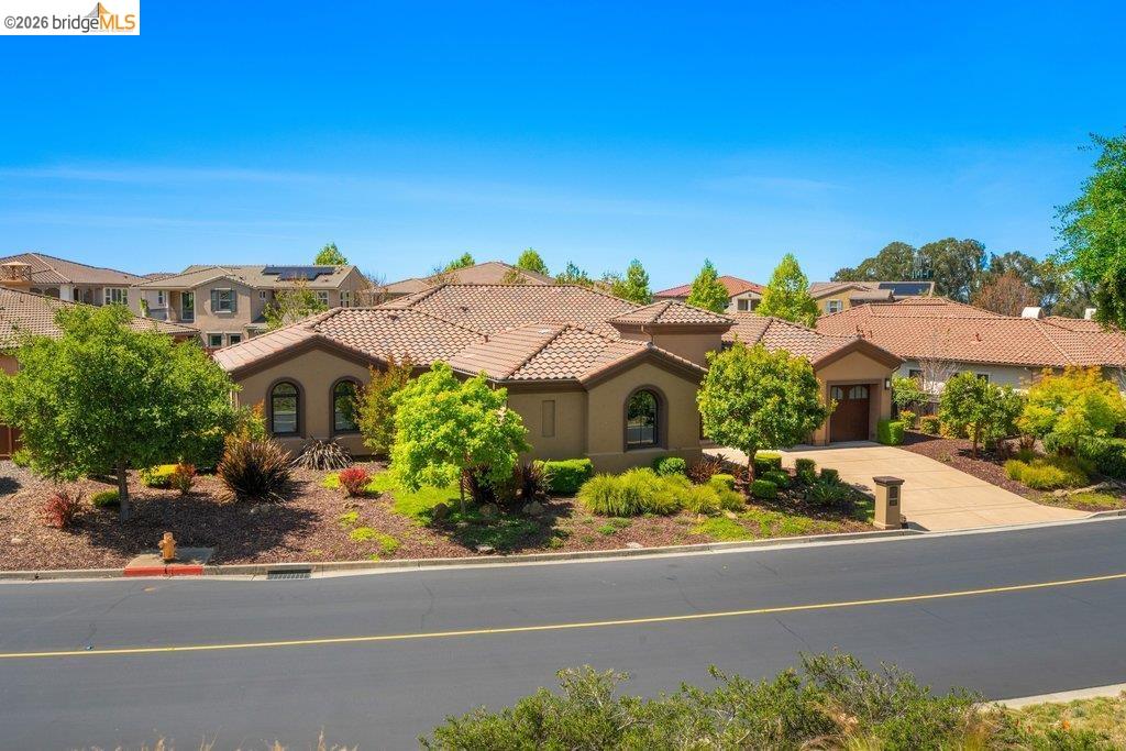 Detail Gallery Image 2 of 72 For 23 Stonebrae Rd, Hayward,  CA 94542 - 4 Beds | 4/1 Baths