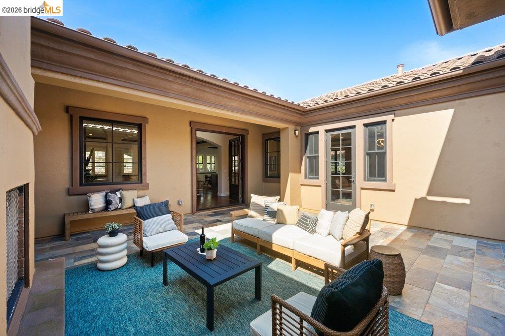 Detail Gallery Image 4 of 72 For 23 Stonebrae Rd, Hayward,  CA 94542 - 4 Beds | 4/1 Baths