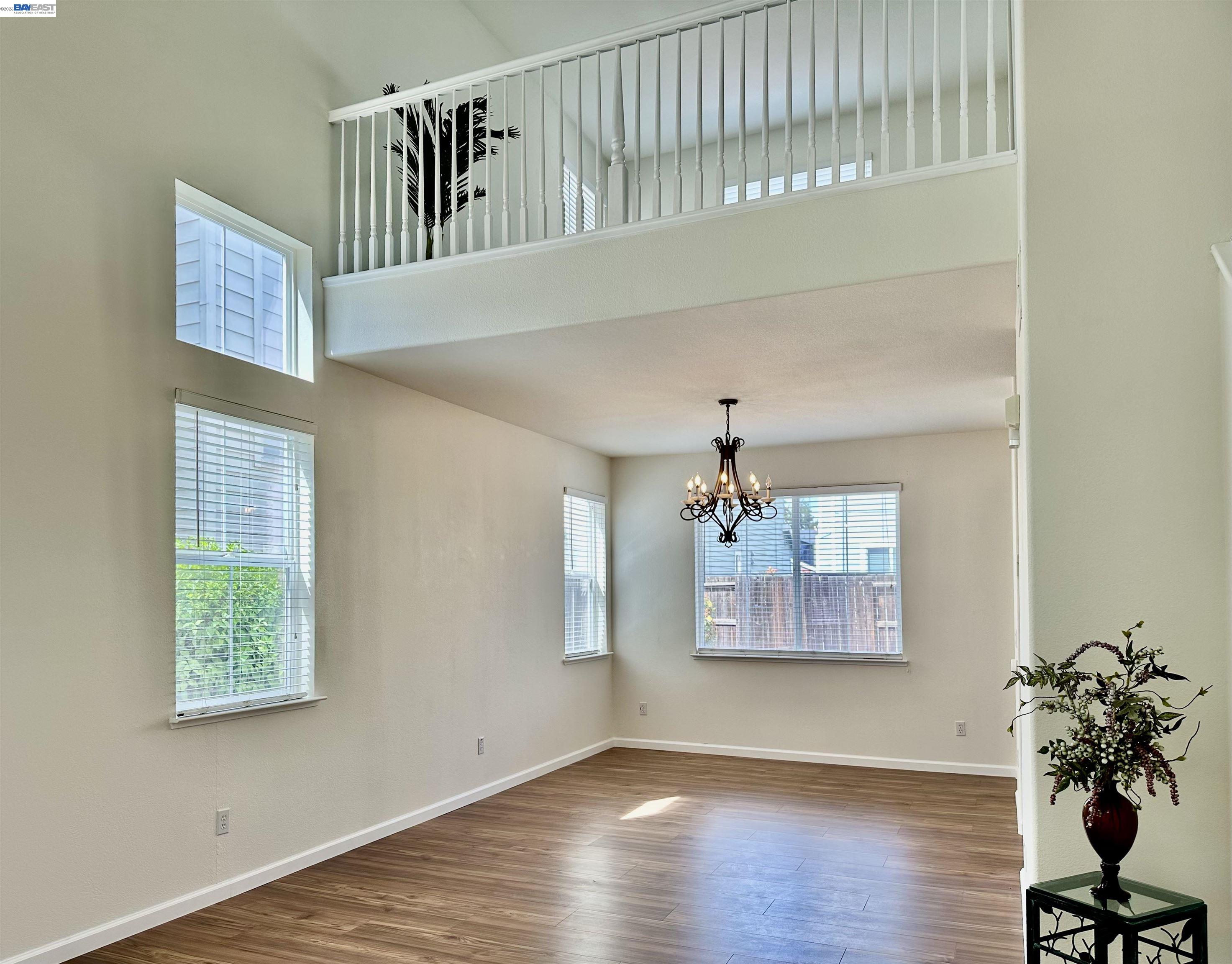 Detail Gallery Image 2 of 30 For 1555 Lankershire Dr, Tracy,  CA 95377 - 3 Beds | 2/1 Baths