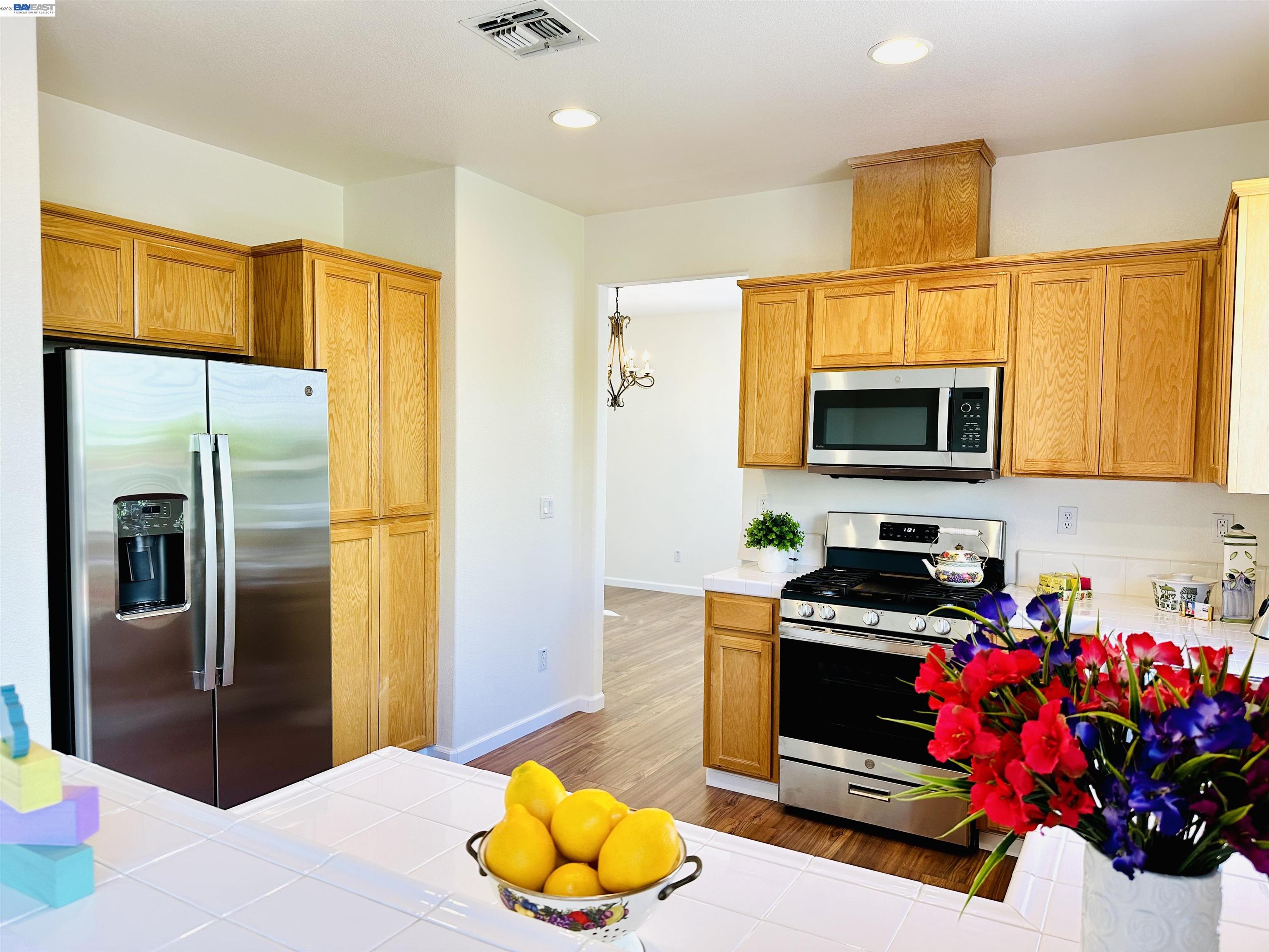 Detail Gallery Image 12 of 30 For 1555 Lankershire Dr, Tracy,  CA 95377 - 3 Beds | 2/1 Baths