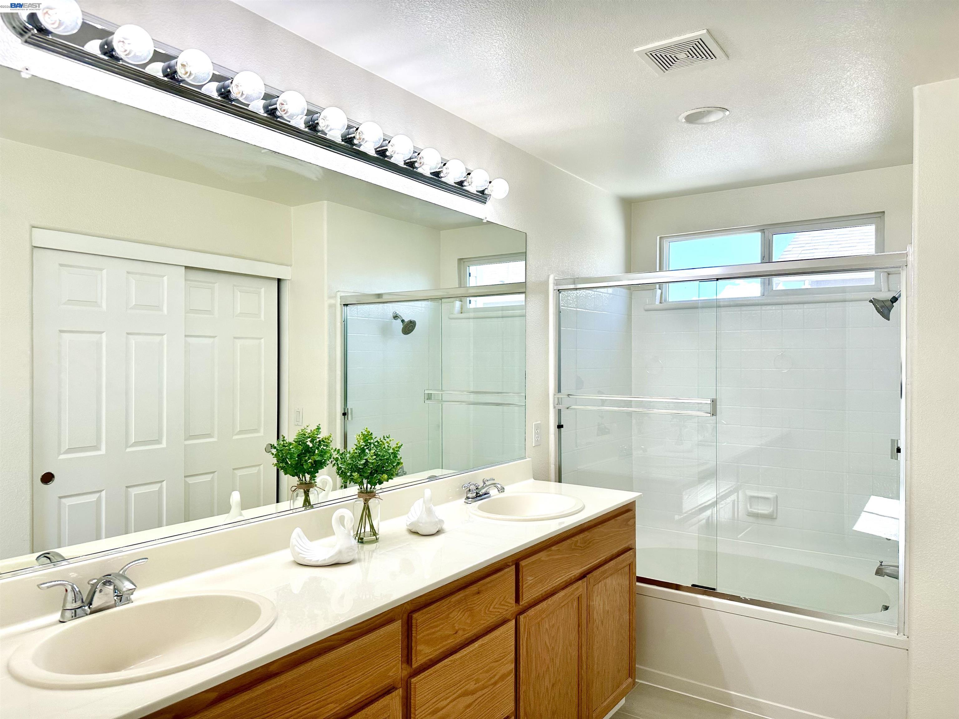 Detail Gallery Image 16 of 30 For 1555 Lankershire Dr, Tracy,  CA 95377 - 3 Beds | 2/1 Baths