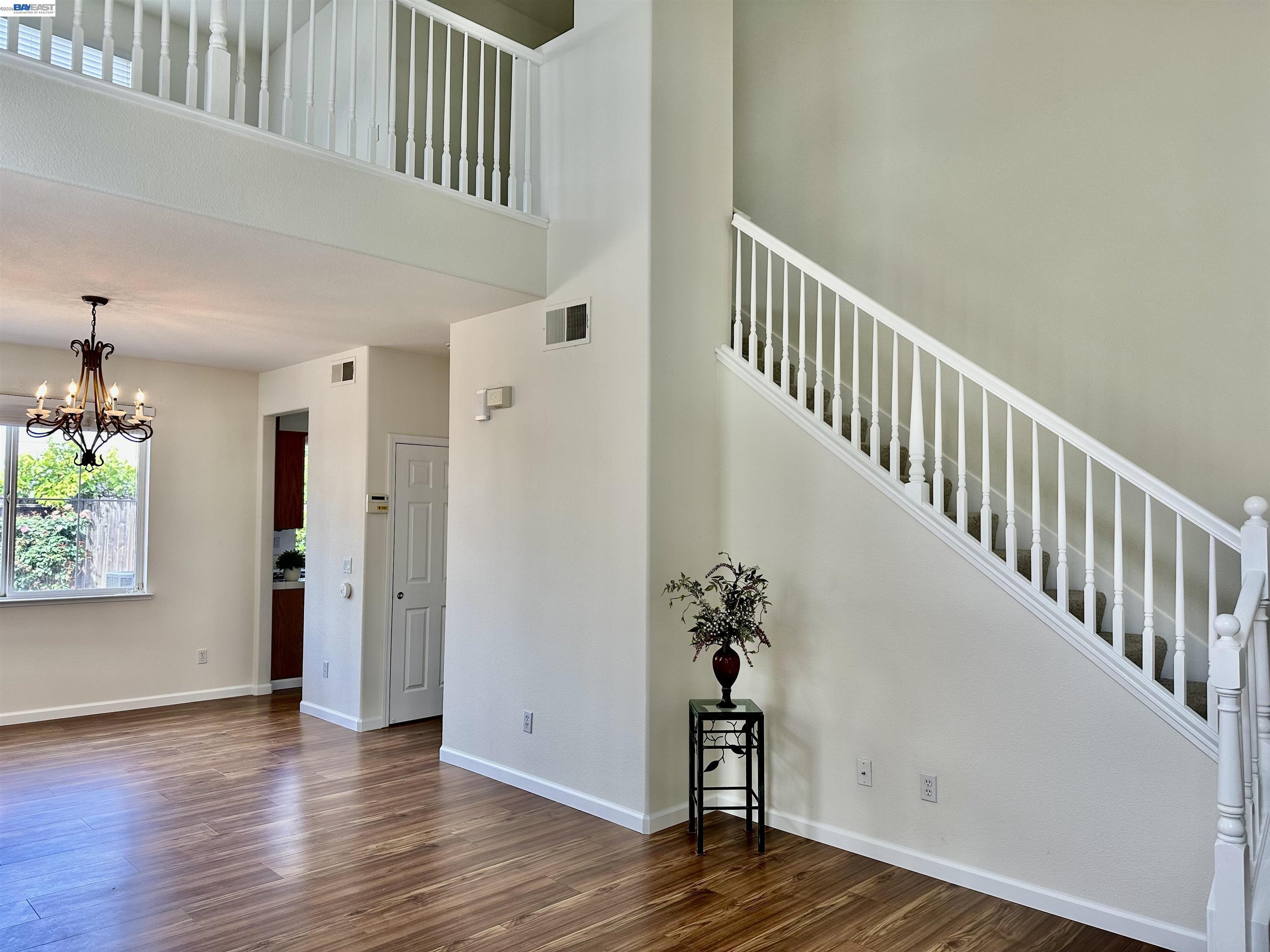 Detail Gallery Image 3 of 30 For 1555 Lankershire Dr, Tracy,  CA 95377 - 3 Beds | 2/1 Baths