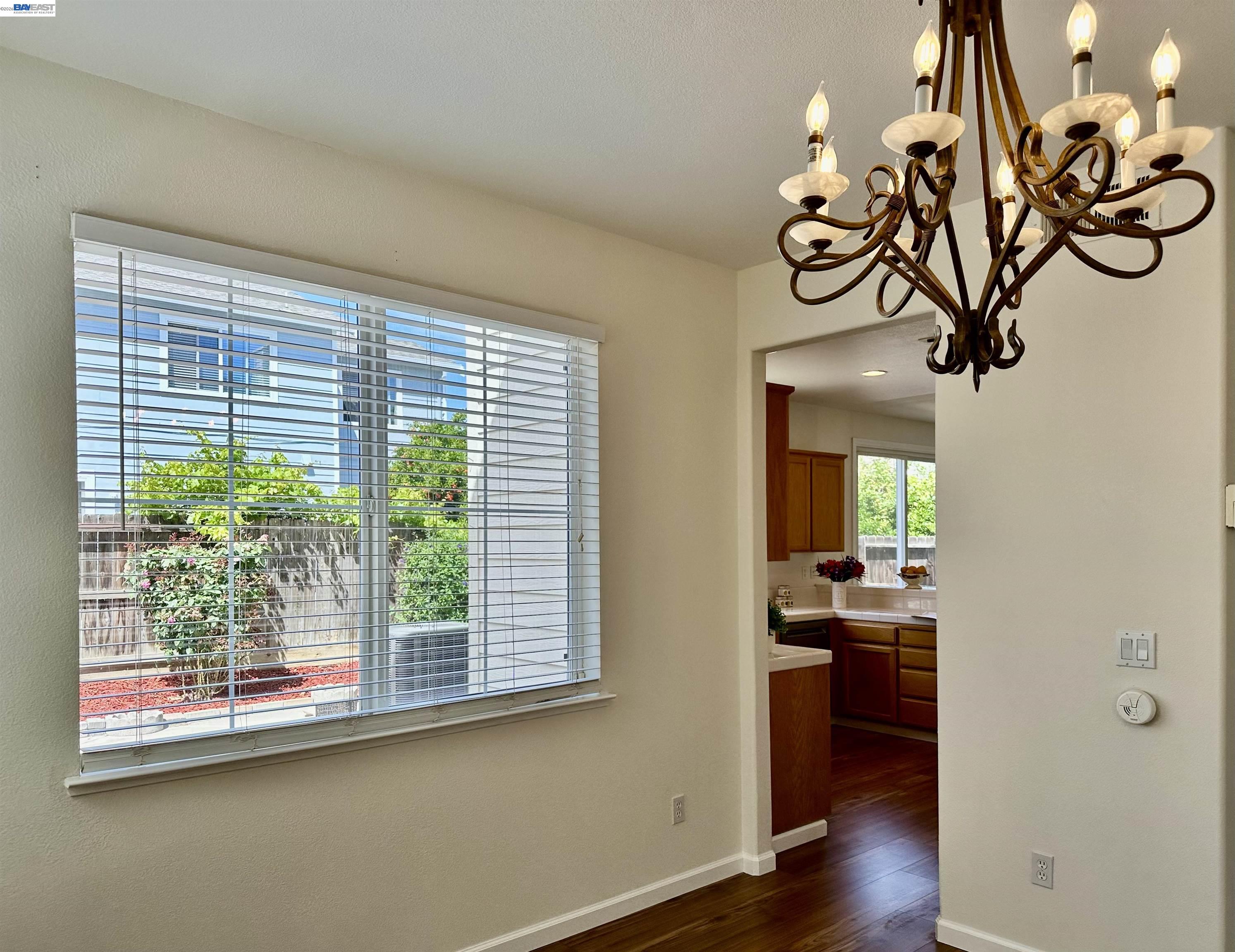 Detail Gallery Image 5 of 30 For 1555 Lankershire Dr, Tracy,  CA 95377 - 3 Beds | 2/1 Baths