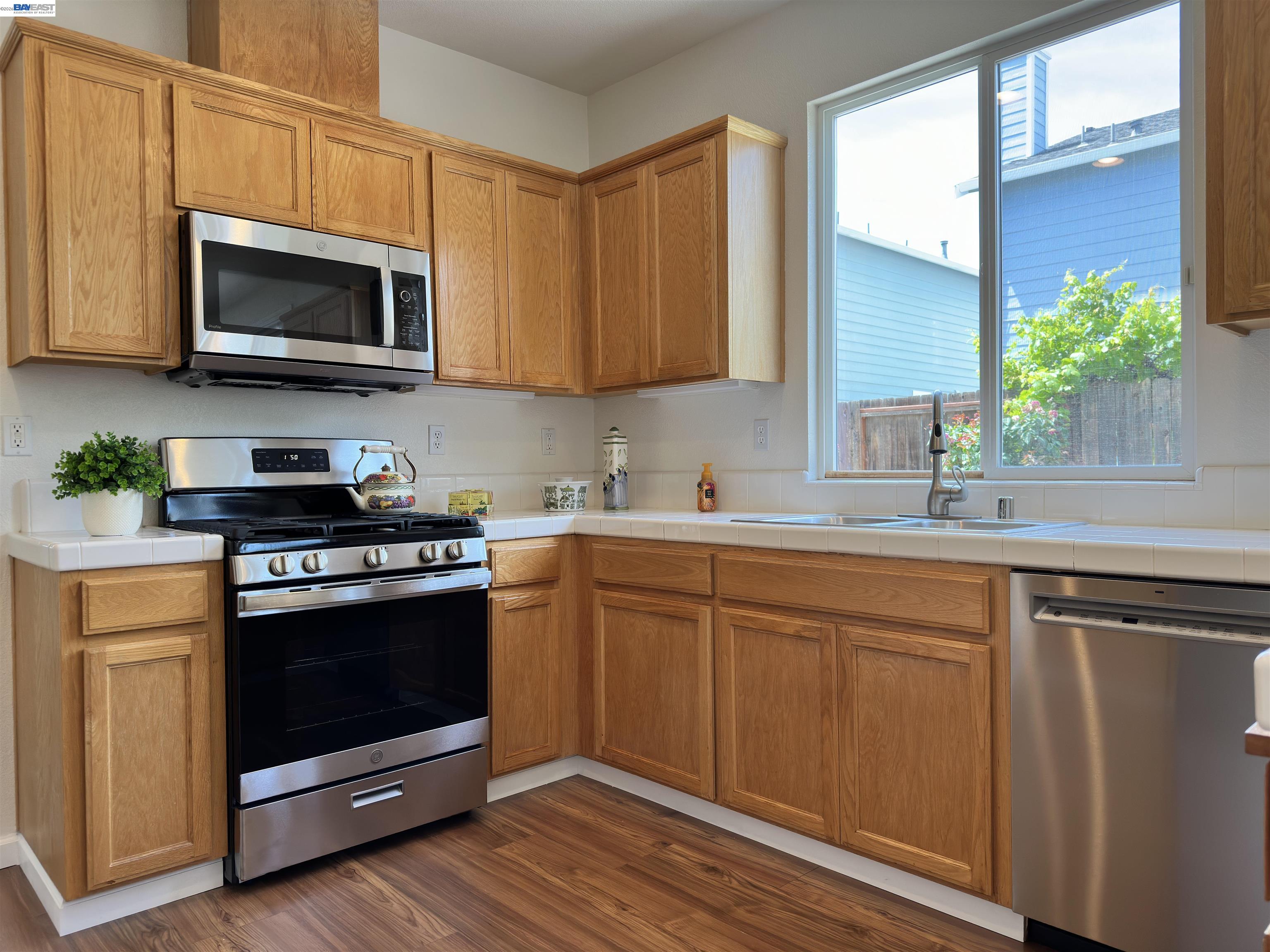 Detail Gallery Image 8 of 30 For 1555 Lankershire Dr, Tracy,  CA 95377 - 3 Beds | 2/1 Baths