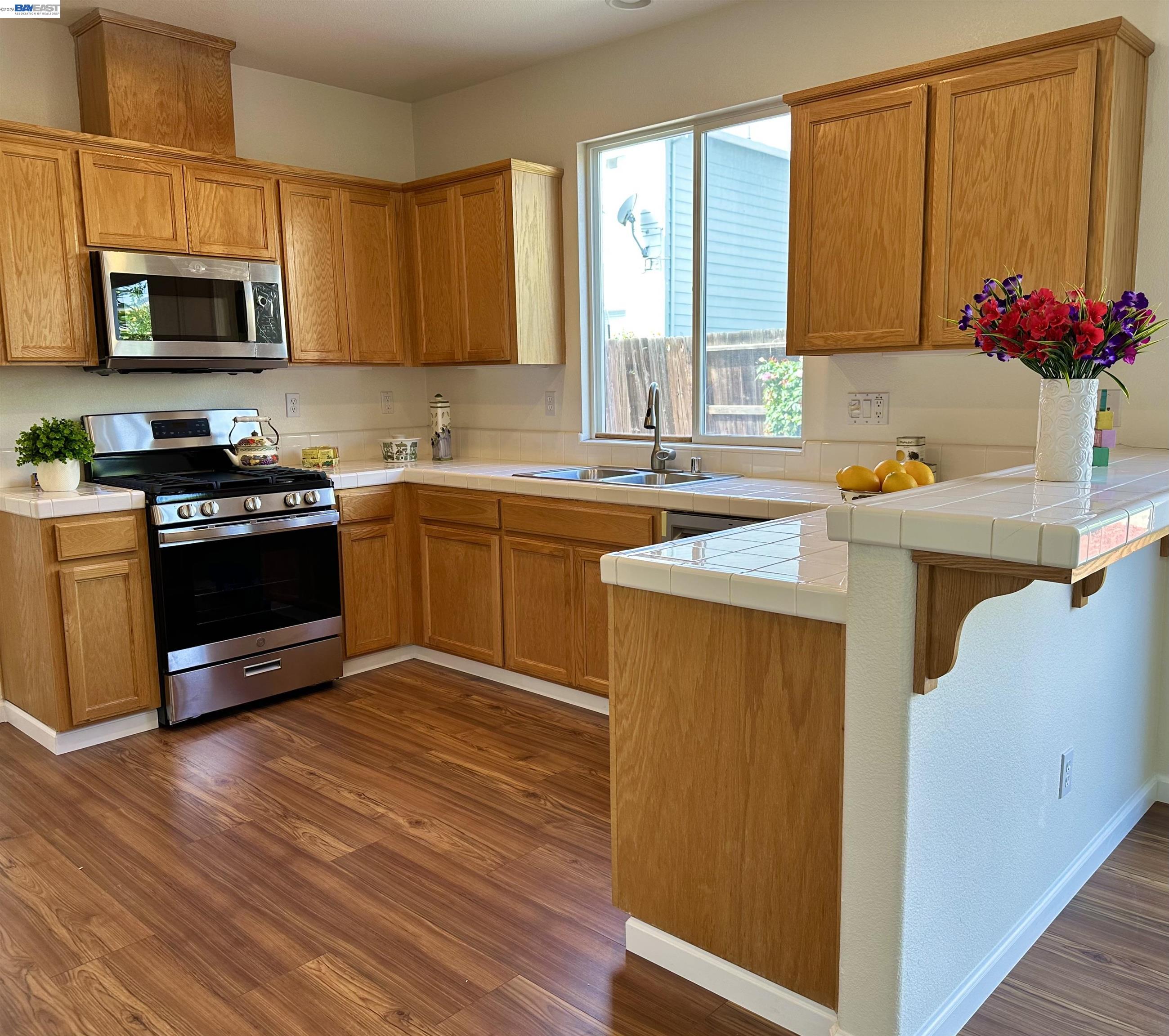 Detail Gallery Image 9 of 30 For 1555 Lankershire Dr, Tracy,  CA 95377 - 3 Beds | 2/1 Baths