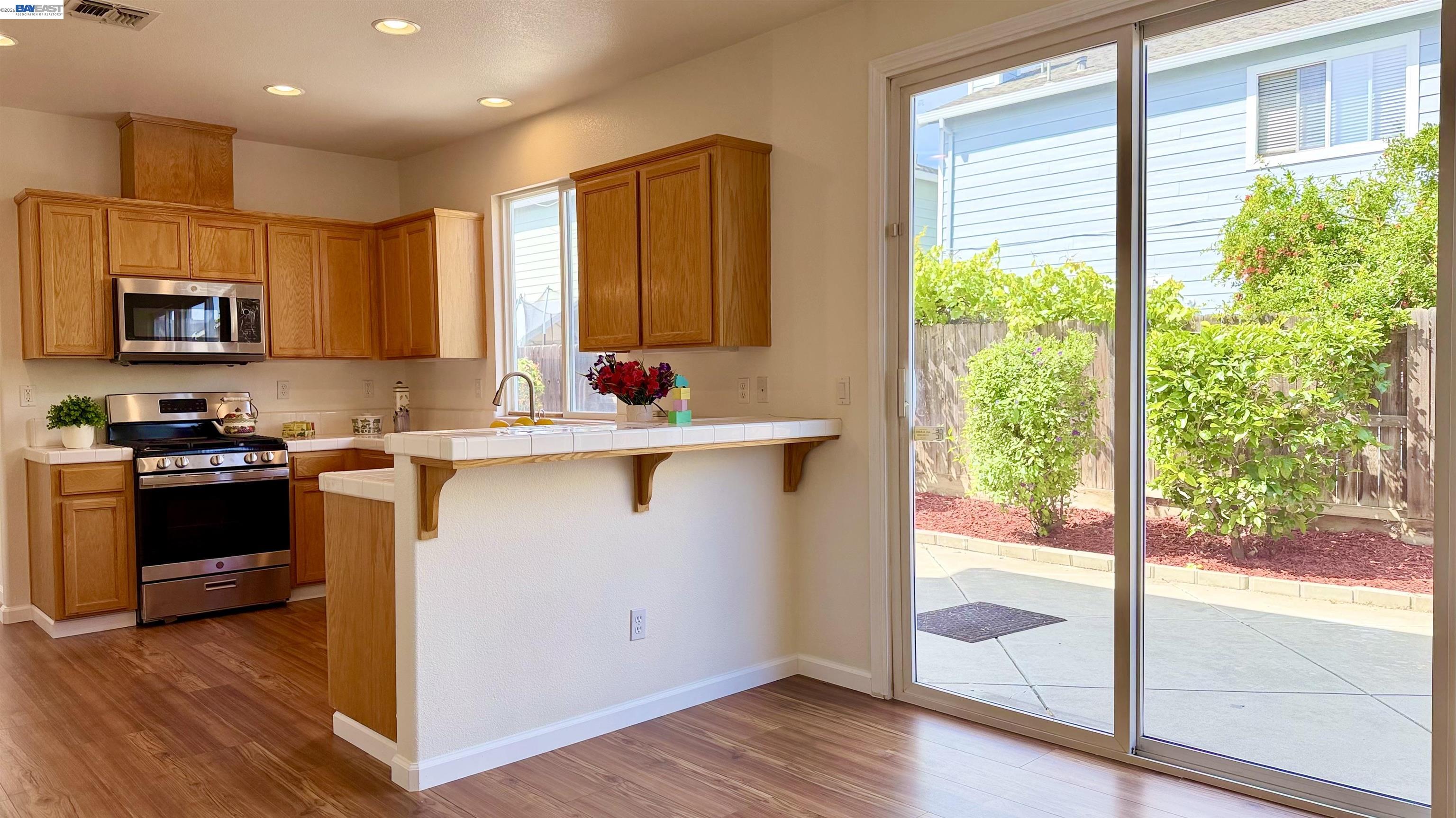 Detail Gallery Image 10 of 30 For 1555 Lankershire Dr, Tracy,  CA 95377 - 3 Beds | 2/1 Baths