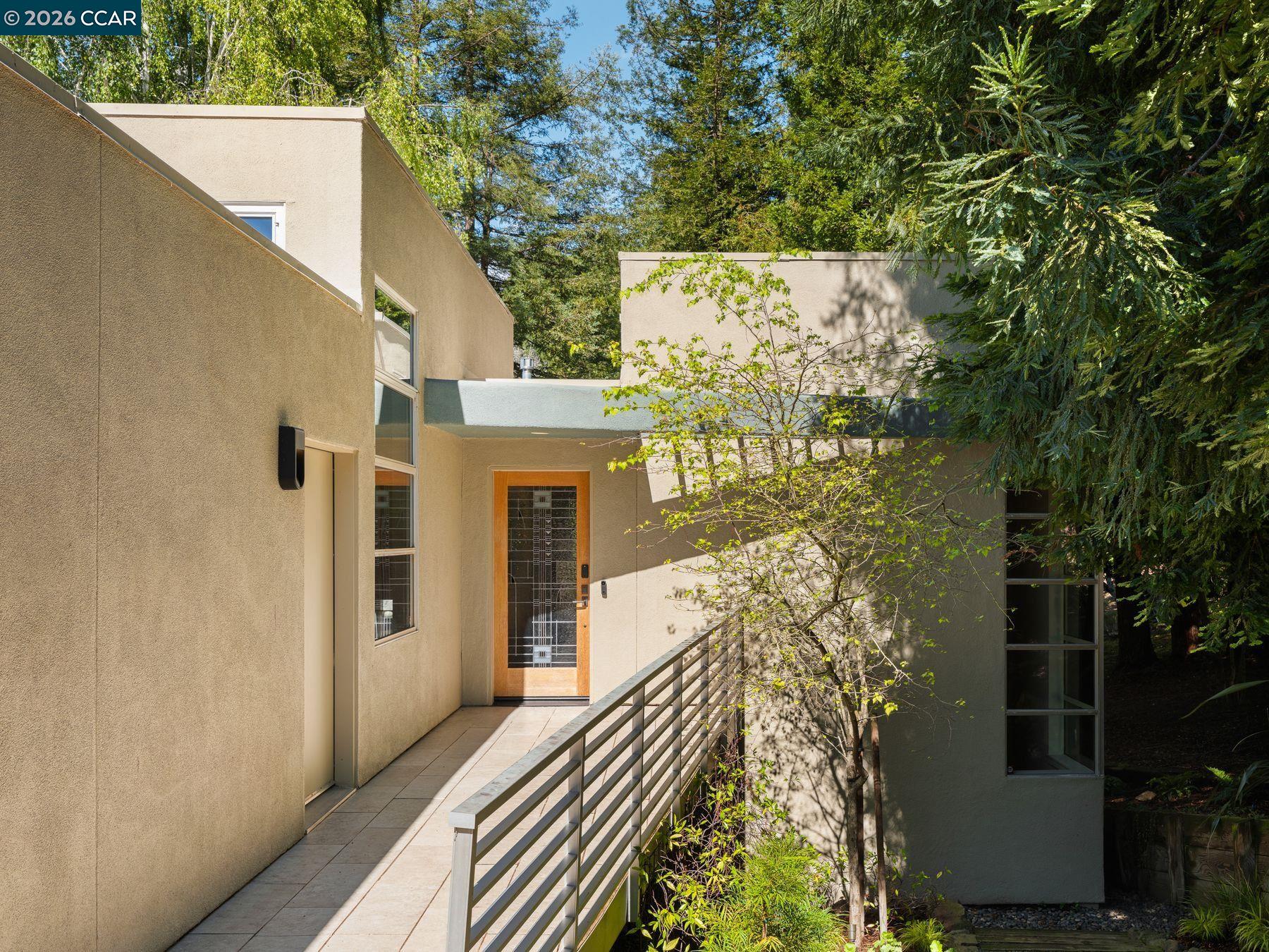 Detail Gallery Image 3 of 38 For 6 Dorothy Pl, Berkeley,  CA 94705 - 3 Beds | 2/1 Baths