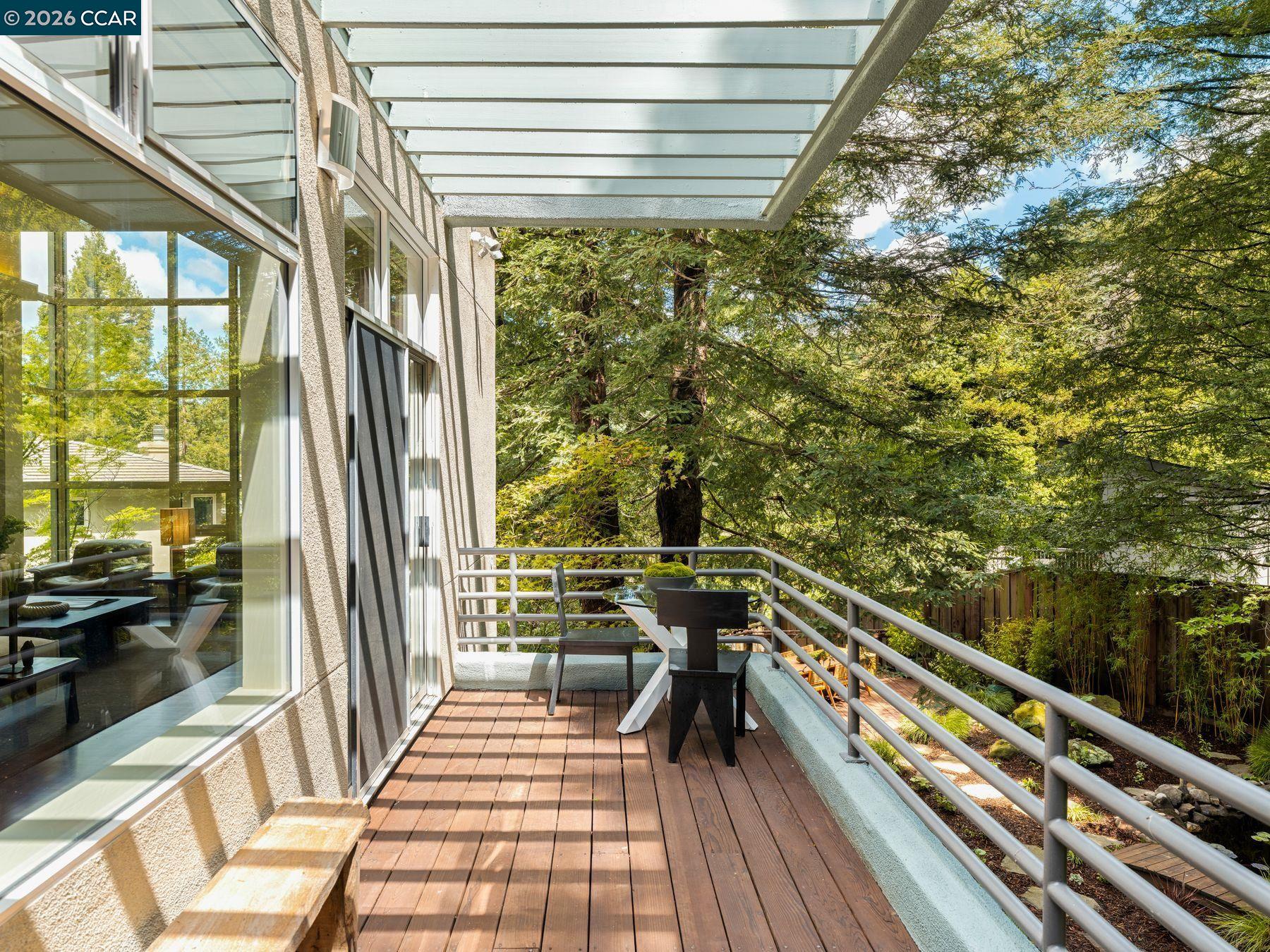 Detail Gallery Image 7 of 38 For 6 Dorothy Pl, Berkeley,  CA 94705 - 3 Beds | 2/1 Baths