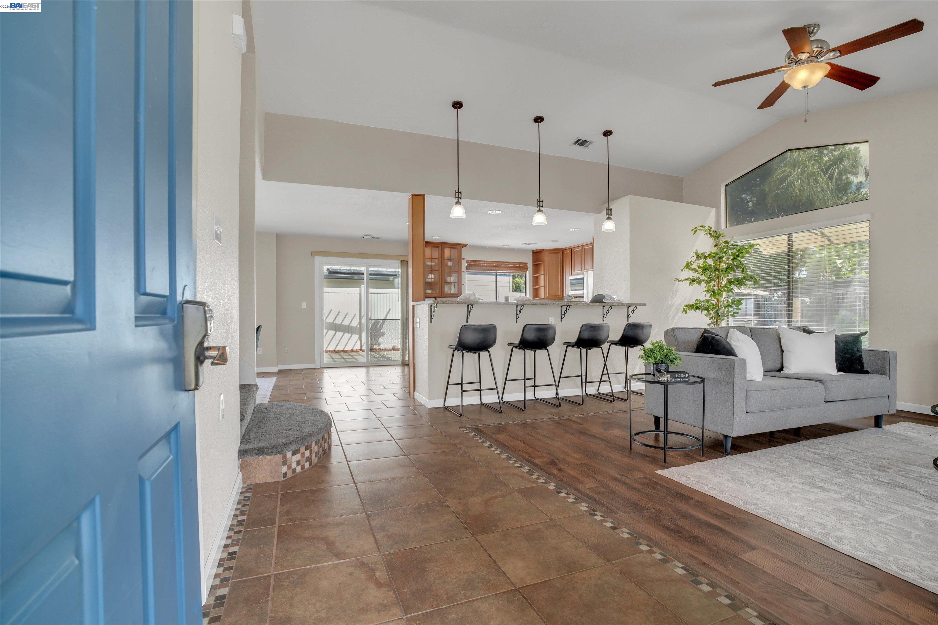 Detail Gallery Image 4 of 36 For 1529 Denese Ct, Manteca,  CA 95337 - 4 Beds | 2/1 Baths