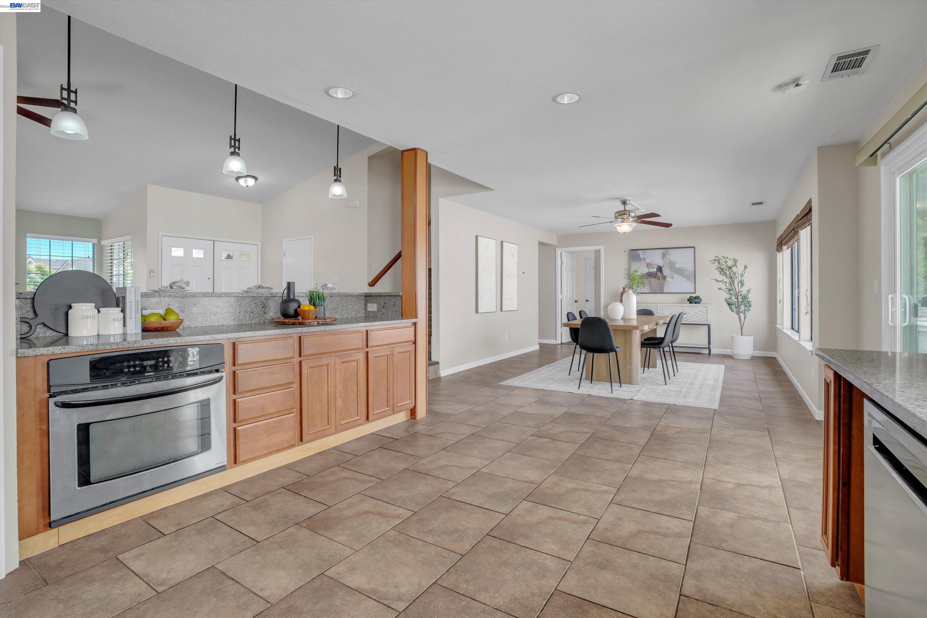 Detail Gallery Image 7 of 36 For 1529 Denese Ct, Manteca,  CA 95337 - 4 Beds | 2/1 Baths