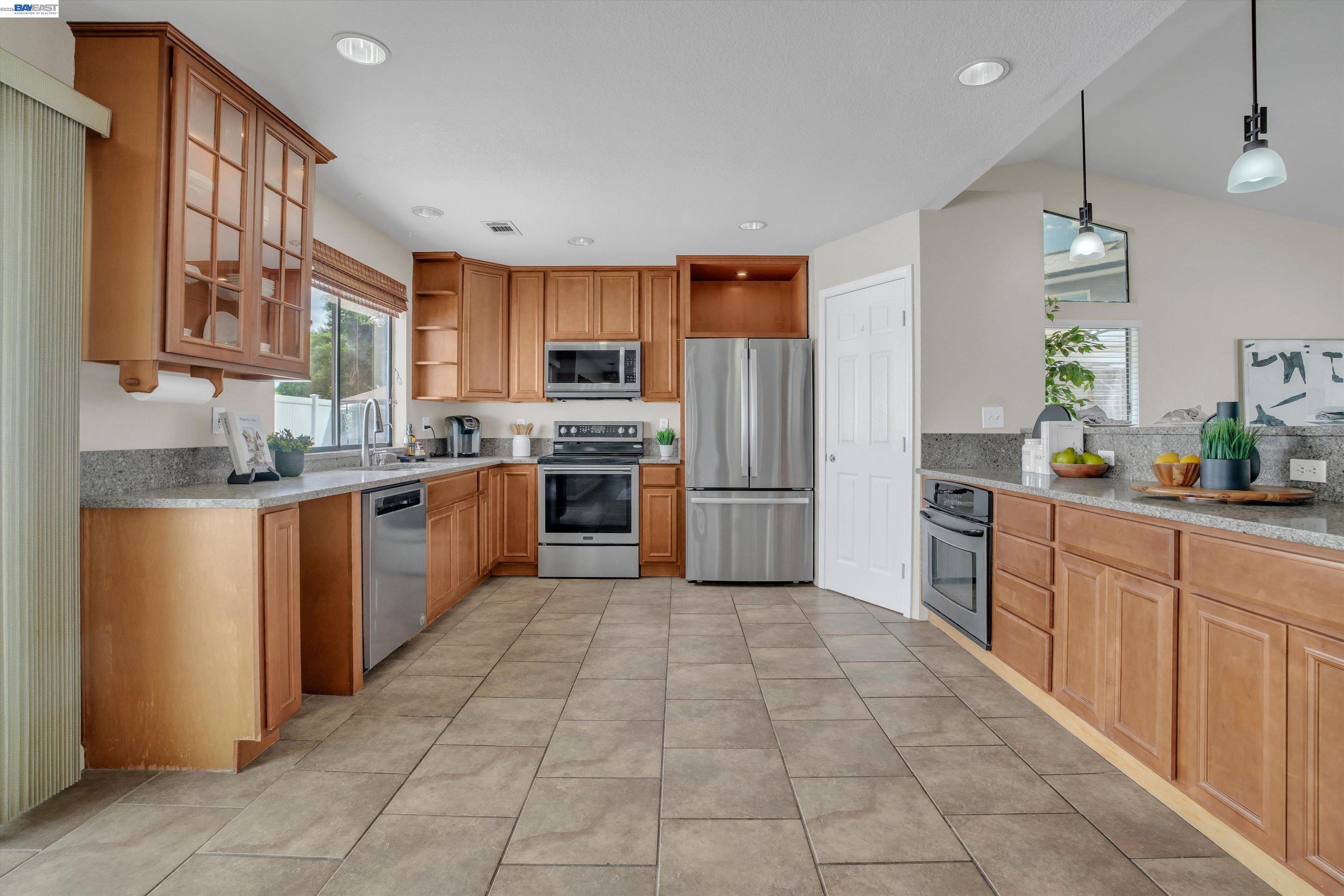 Detail Gallery Image 8 of 36 For 1529 Denese Ct, Manteca,  CA 95337 - 4 Beds | 2/1 Baths