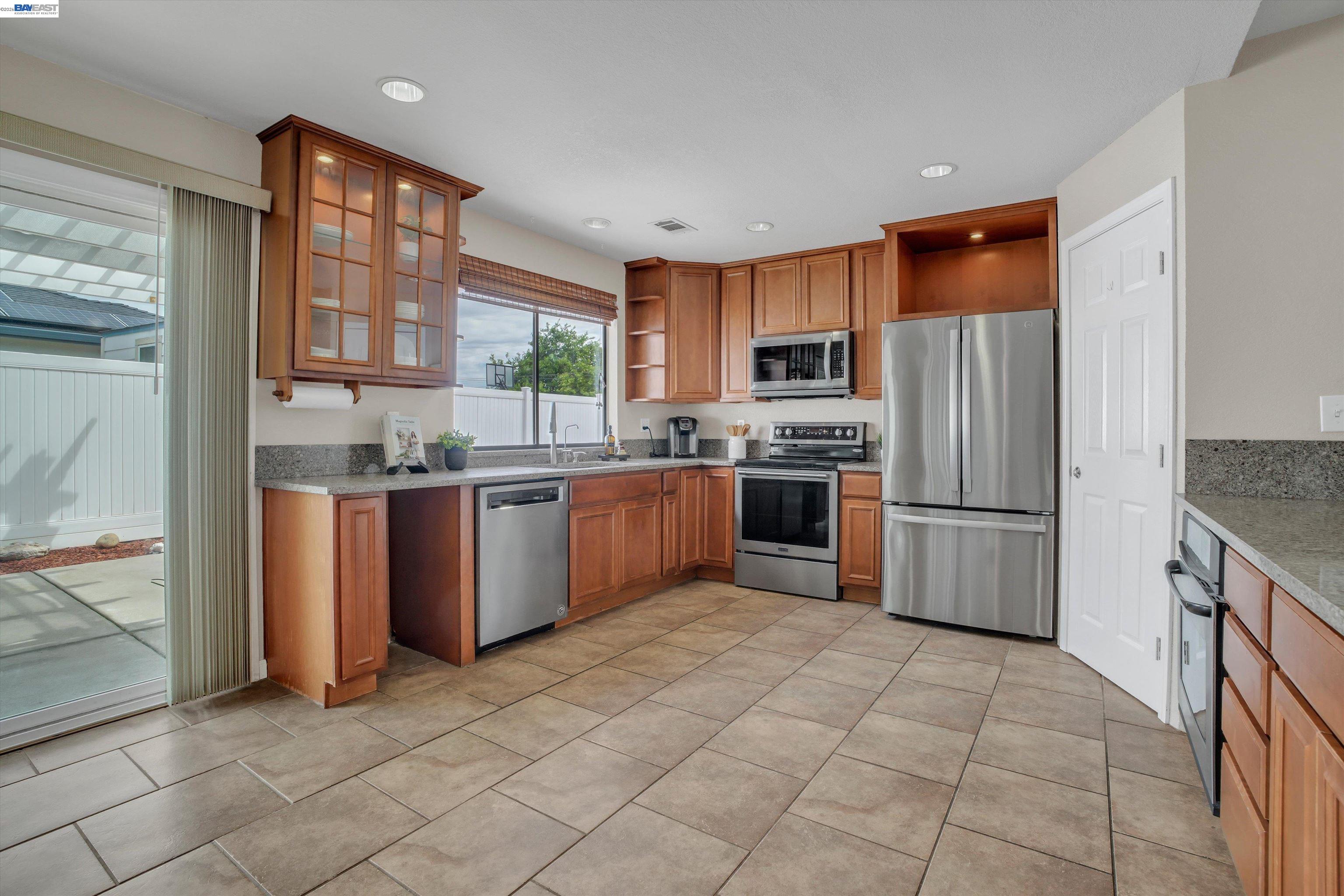 Detail Gallery Image 9 of 36 For 1529 Denese Ct, Manteca,  CA 95337 - 4 Beds | 2/1 Baths