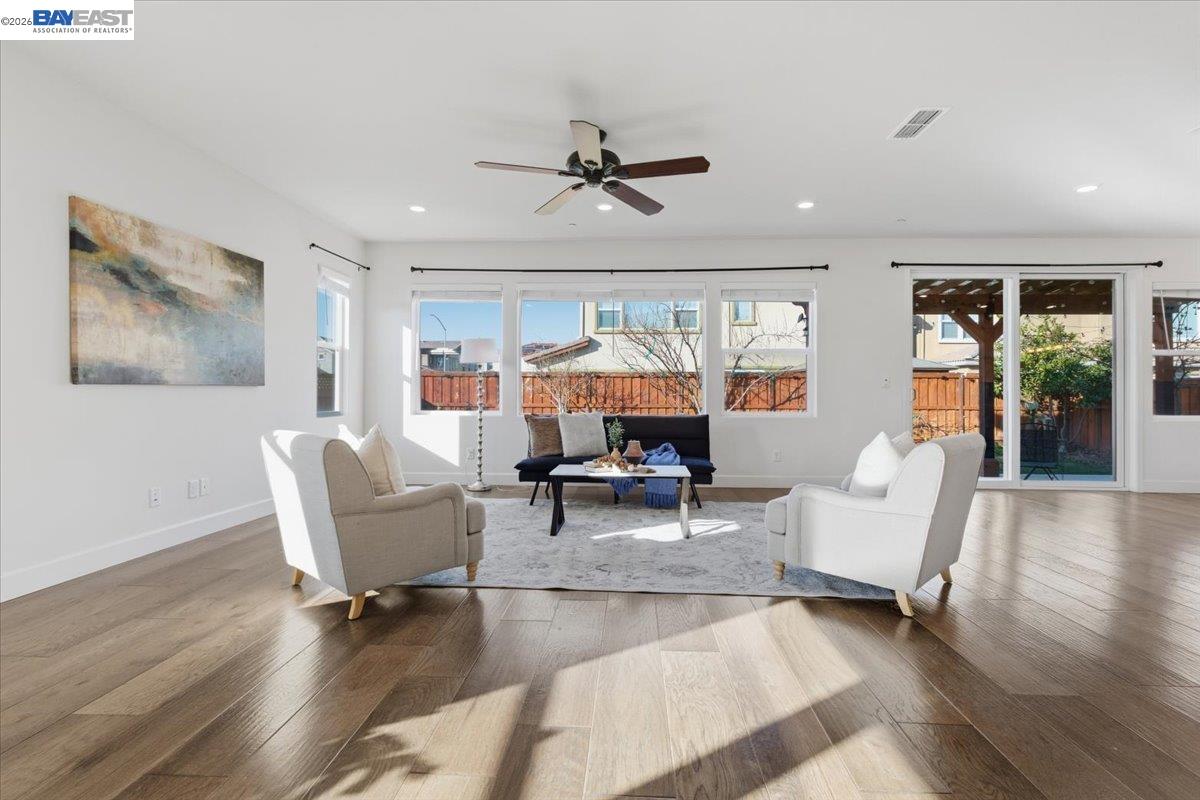 Detail Gallery Image 3 of 22 For 2481 Azalea Ave, Tracy,  CA 95376 - 4 Beds | 3 Baths