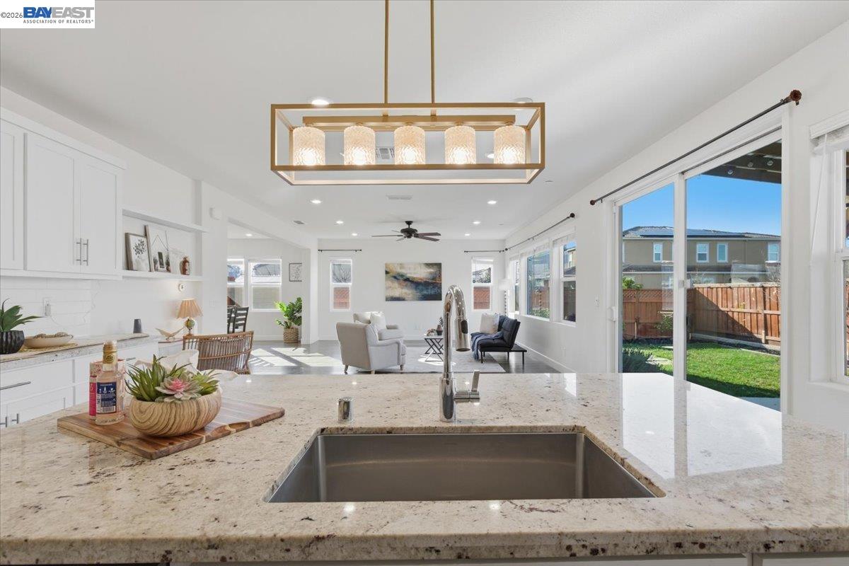 Detail Gallery Image 6 of 22 For 2481 Azalea Ave, Tracy,  CA 95376 - 4 Beds | 3 Baths