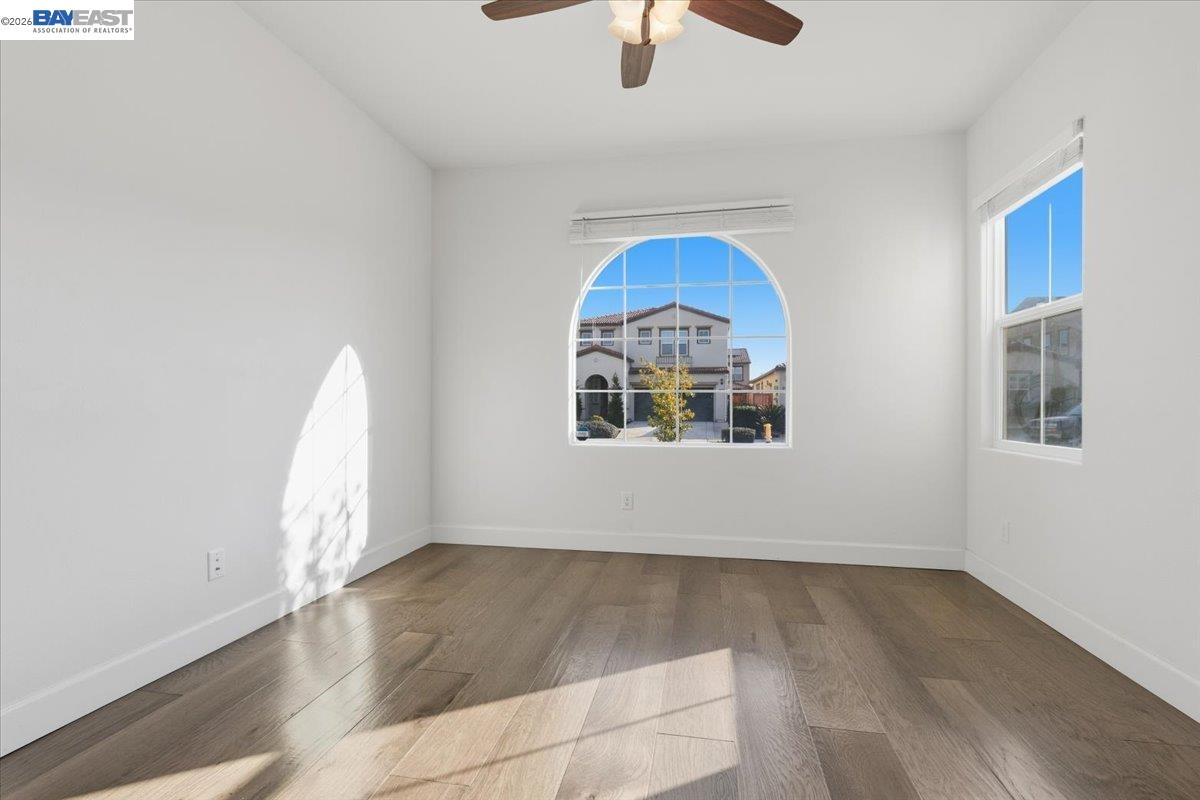 Detail Gallery Image 7 of 22 For 2481 Azalea Ave, Tracy,  CA 95376 - 4 Beds | 3 Baths