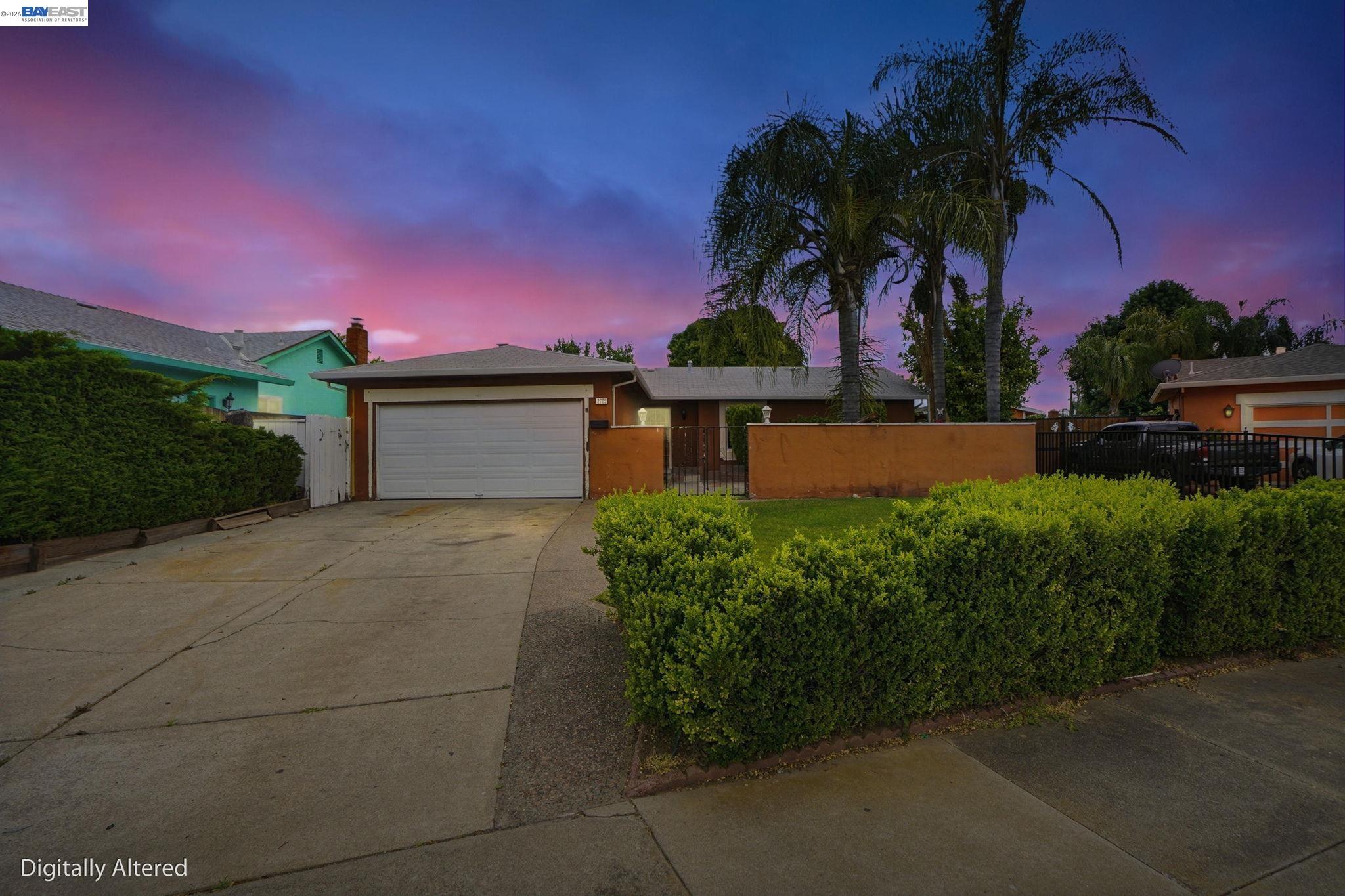 Detail Gallery Image 2 of 33 For 2705 Adobe Ct, Antioch,  CA 94509 - 4 Beds | 2 Baths