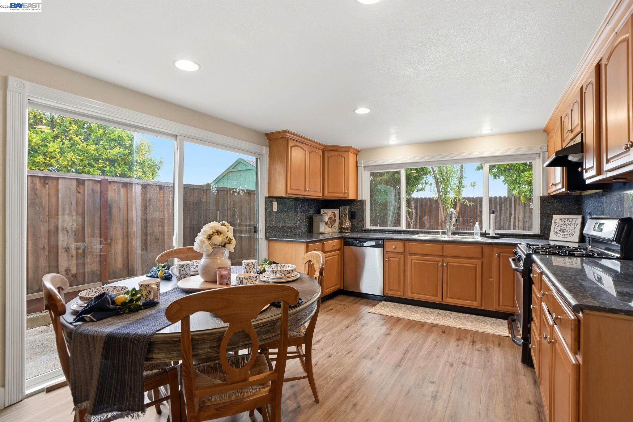 Detail Gallery Image 11 of 33 For 2705 Adobe Ct, Antioch,  CA 94509 - 4 Beds | 2 Baths