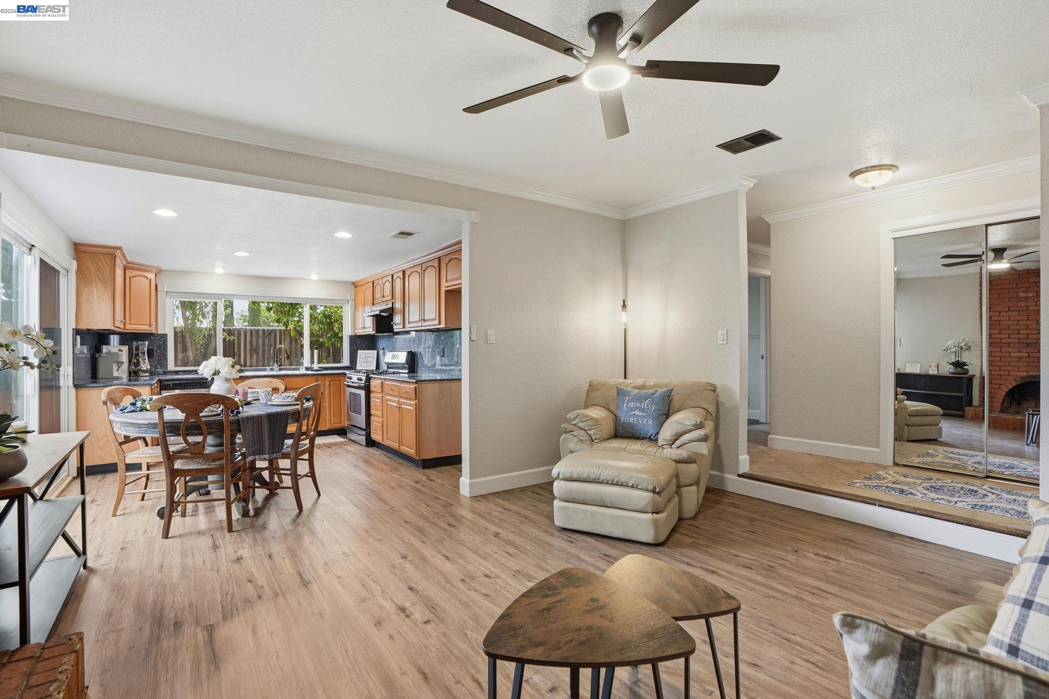 Detail Gallery Image 8 of 33 For 2705 Adobe Ct, Antioch,  CA 94509 - 4 Beds | 2 Baths