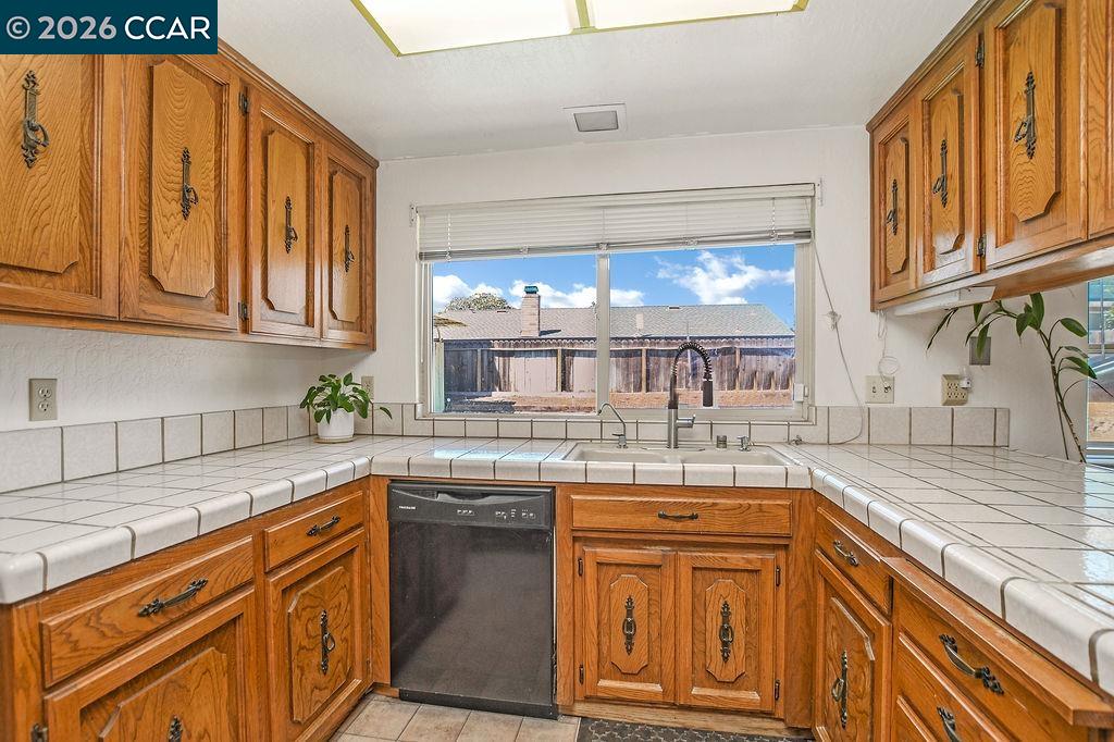 Detail Gallery Image 7 of 37 For 2822 Harris, Antioch,  CA 94509 - 4 Beds | 2/1 Baths